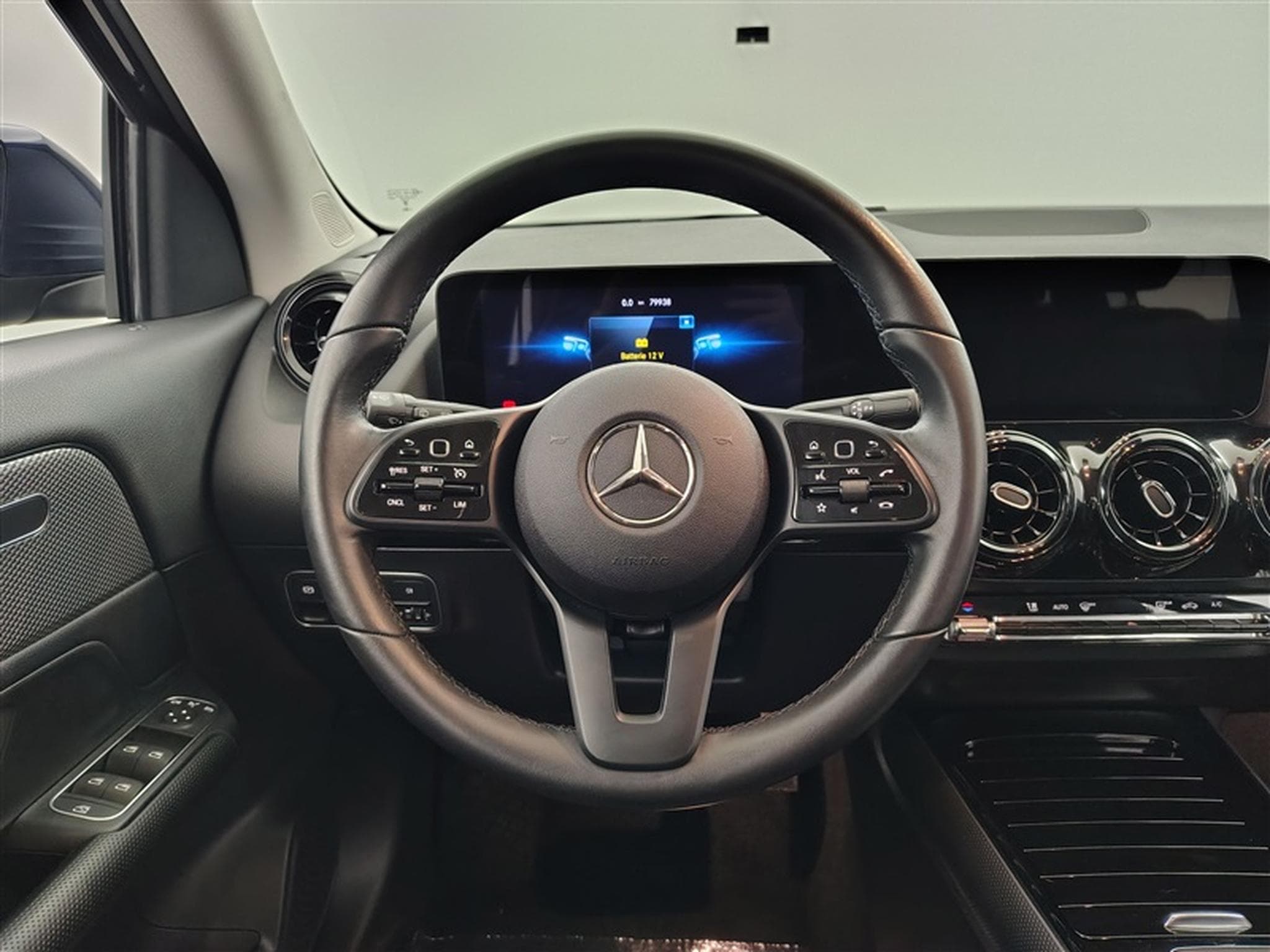 Mercedes GLA 180 180 d Business Line S-CUIR/NAVI/JA17/PDC (2022) - Foto 9