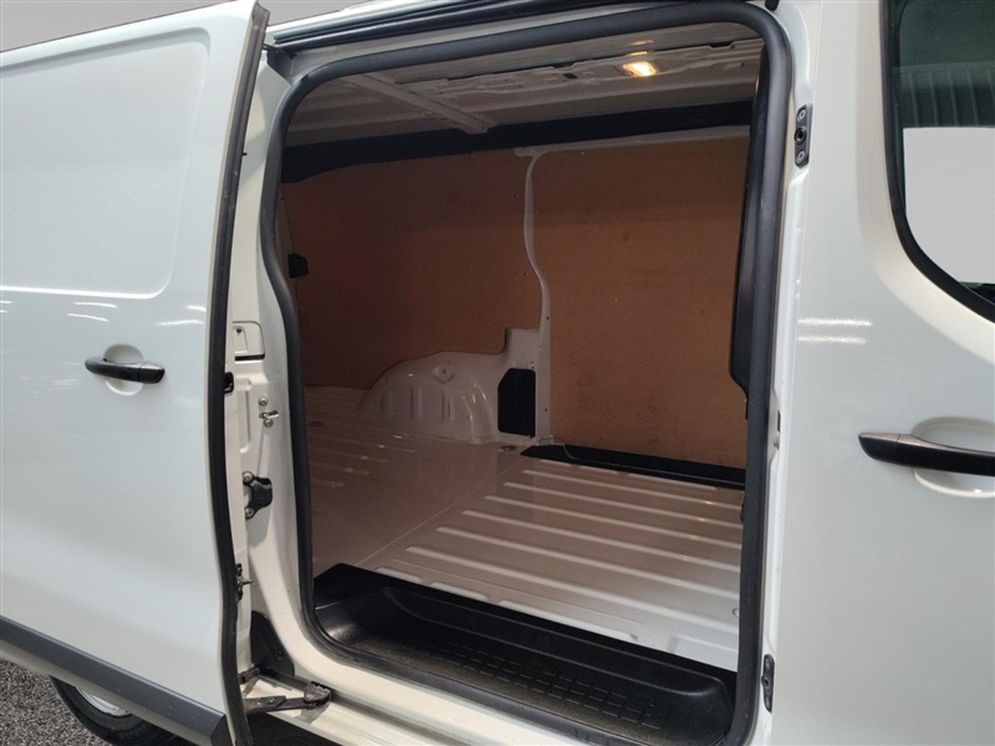 Toyota Proace 2.0 D-4D Long Comfort Equip à vérif (2022) - Foto 13
