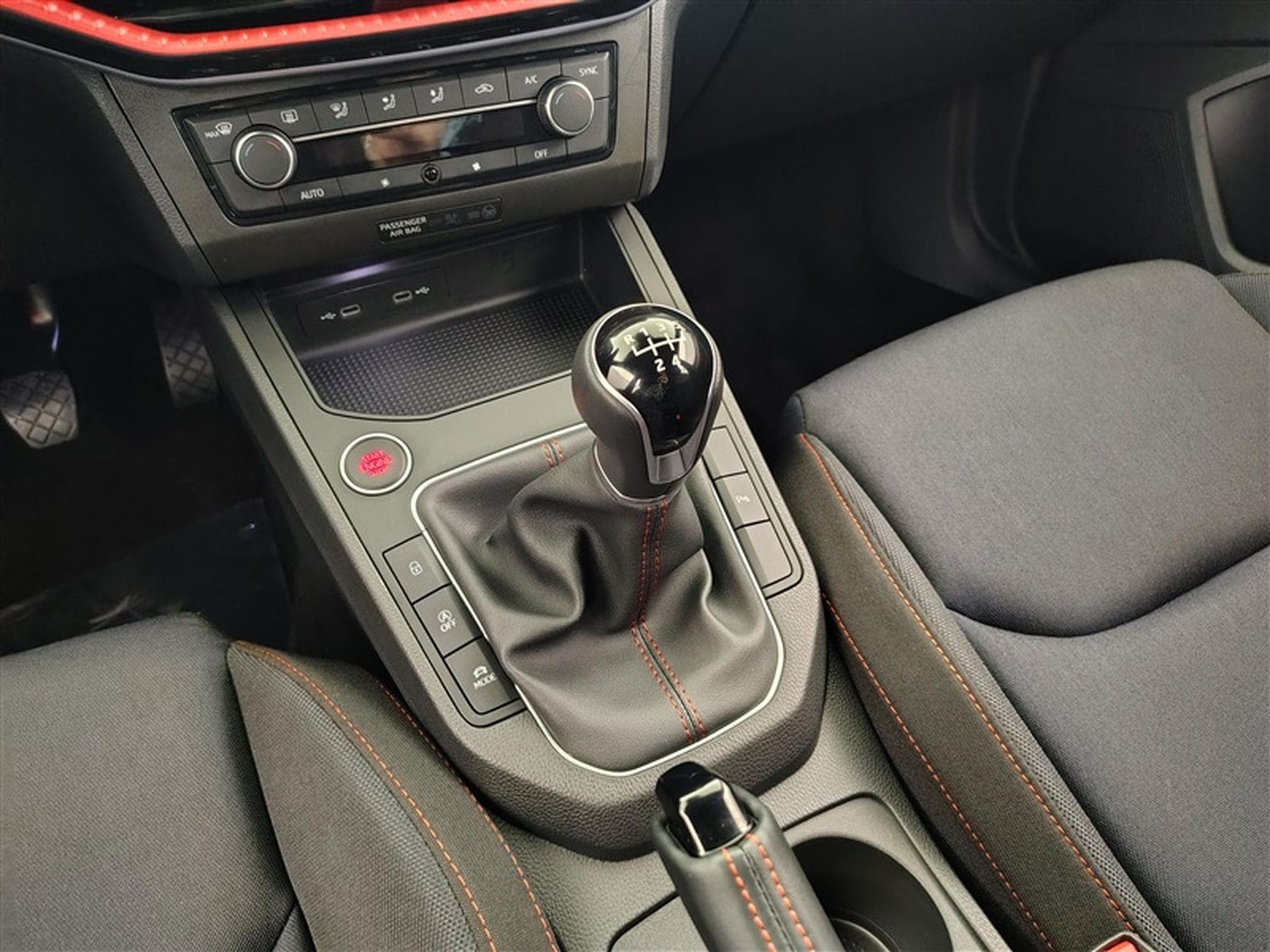 Seat Ibiza 1.0 TSI 95Cv FR CARPLAY / FULL LED / ALU / PDC (2025) - Photo 12