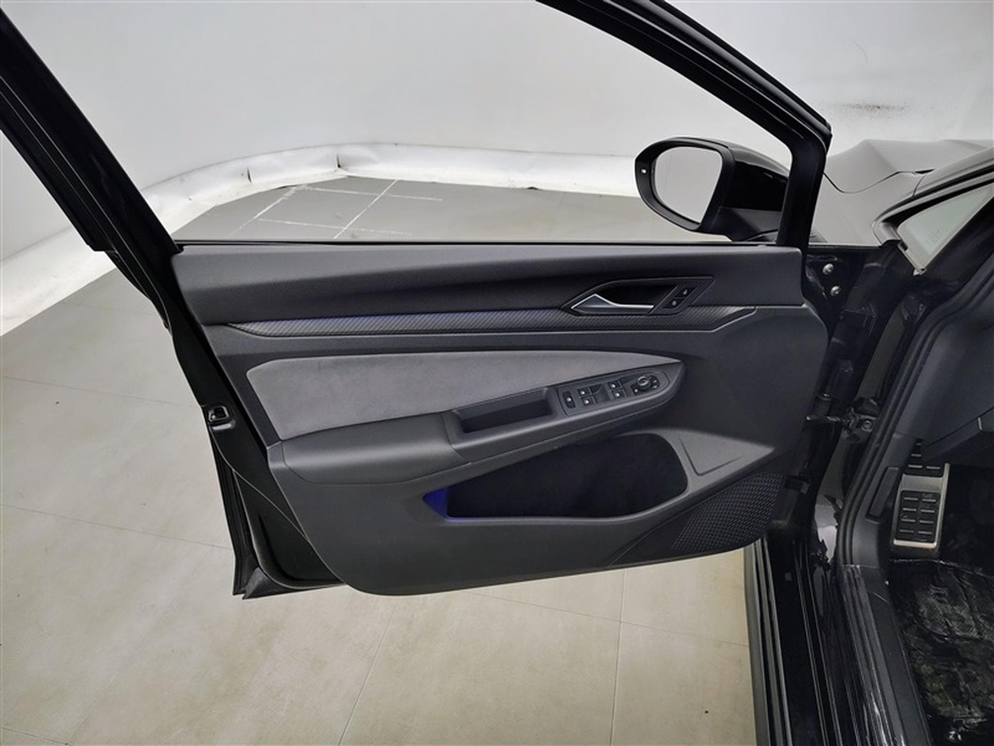 VW Golf 1.5 eTSI 150cv DSG R-Line NAVI / FULL LED / TOIT PANO / CAM (2024) - Photo 17