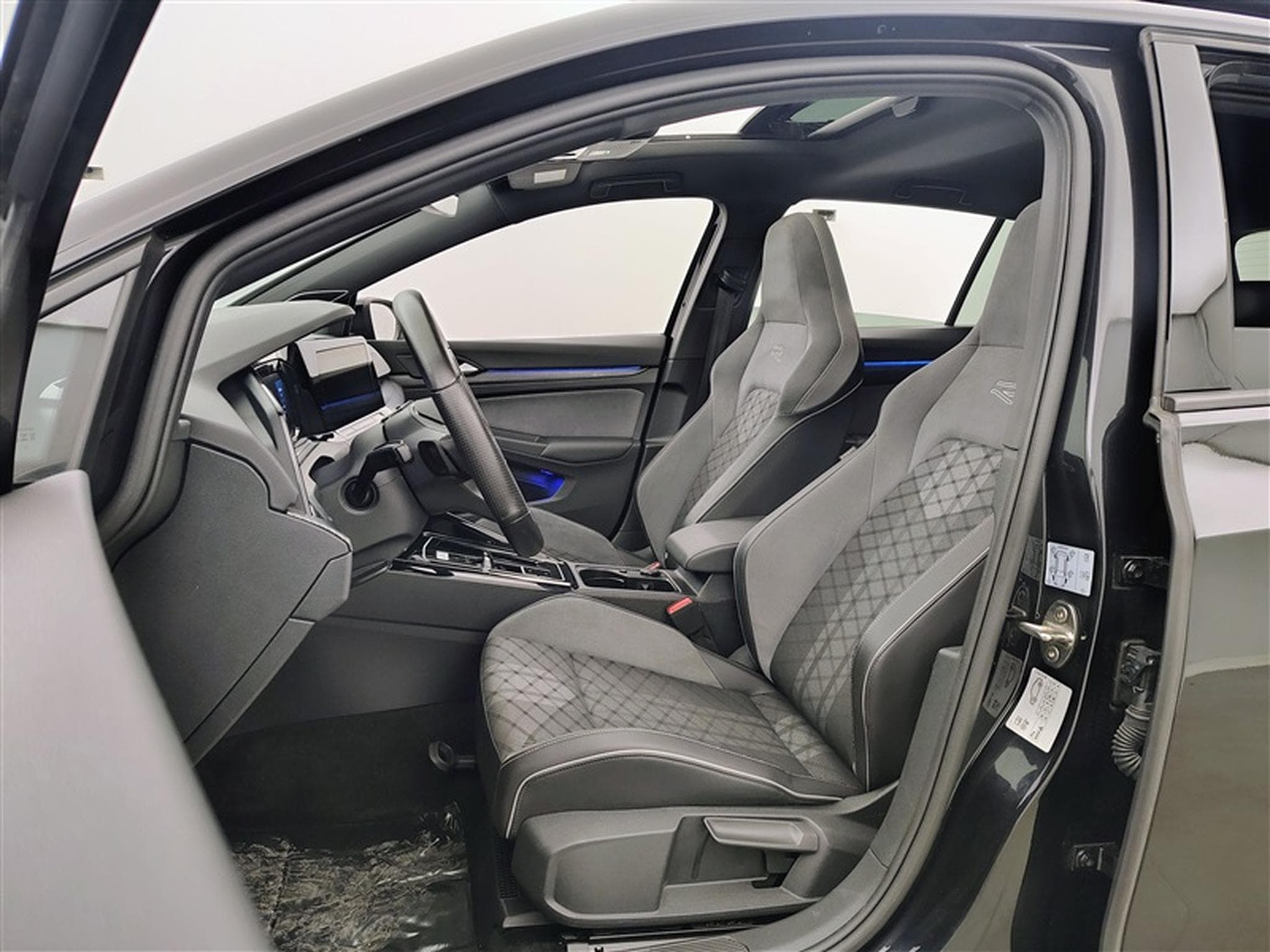 VW Golf 1.5 eTSI 150cv DSG R-Line NAVI / FULL LED / TOIT PANO / CAM (2024) - Photo 7