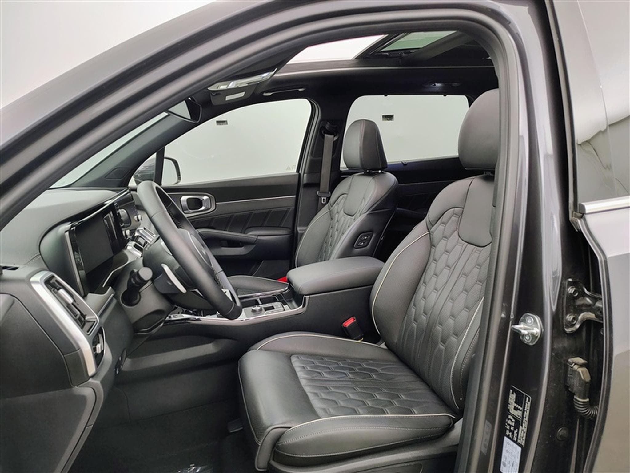 Kia Sorento HEV 1.6 TGI AWD Pulse 7pl CLIM/NAVI/CAMERA (2025) - Photo 7