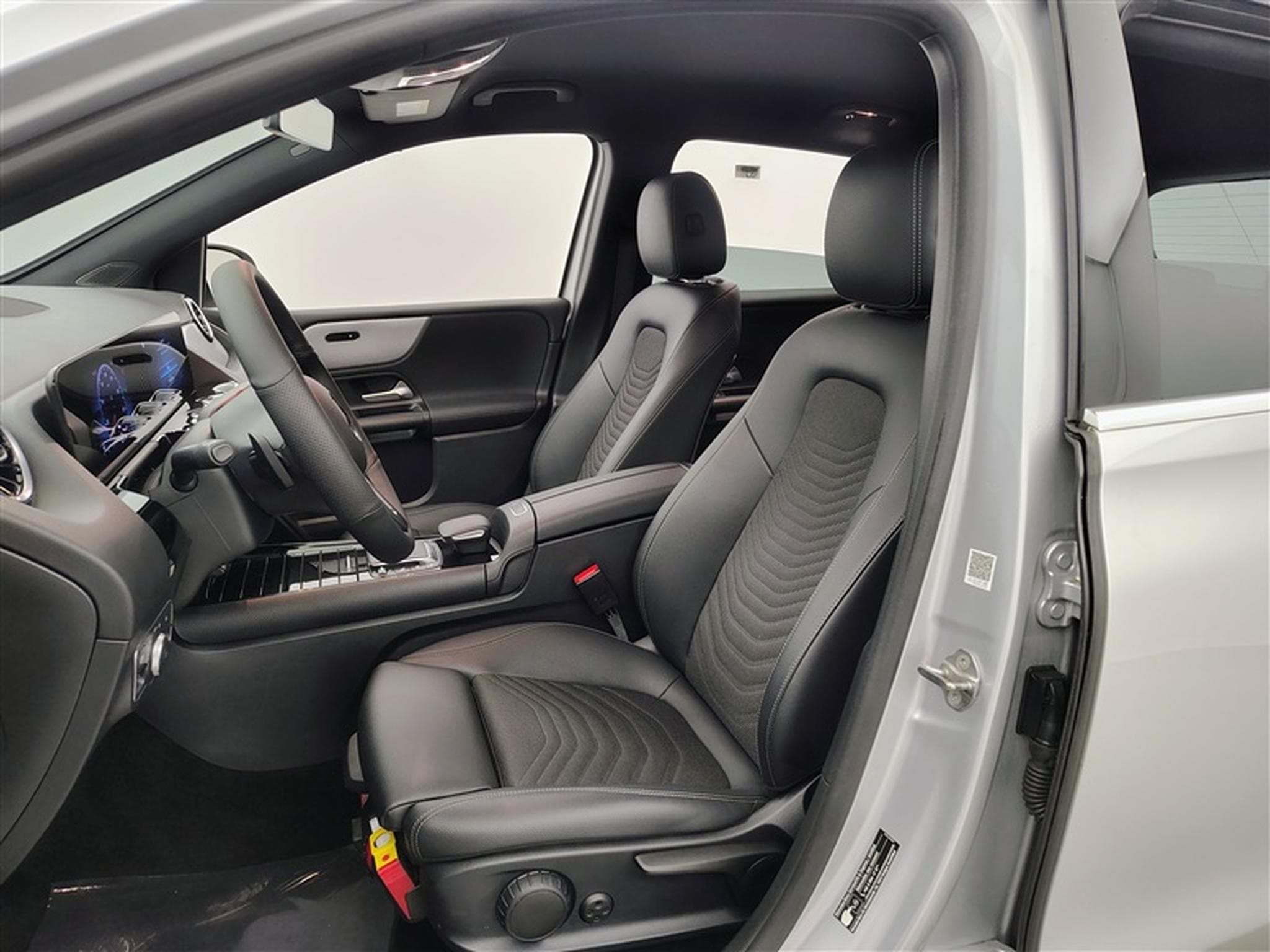 Mercedes B 180 Business Line CAM/CARPLAY/Attache rem (2023) - Photo 7
