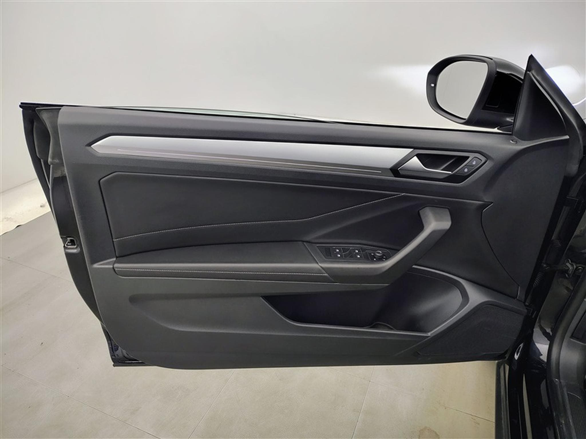 VW T-Roc 1.5 TSI ACT Style OPF DSG (2023) - Photo 17