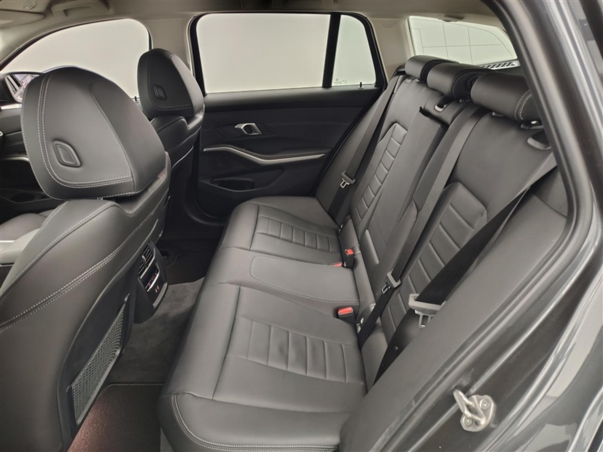 BMW 320 eA PHEV Cuir / Navi Cockpit / Led (2022) - Photo 13