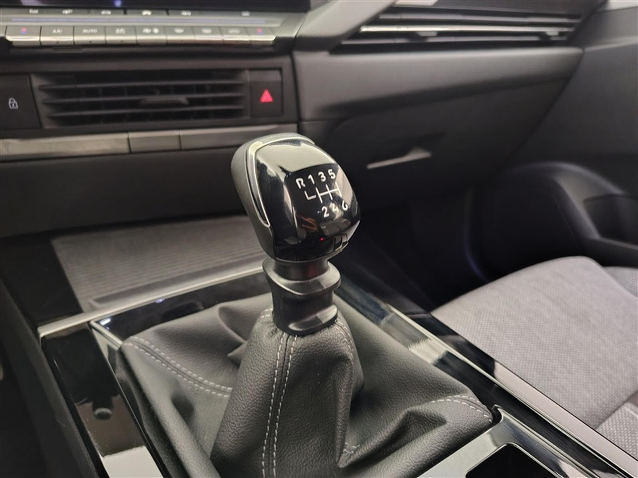 Opel Astra 1.2 Turbo Edition S/S (EU6.4) (2023) - Photo 12