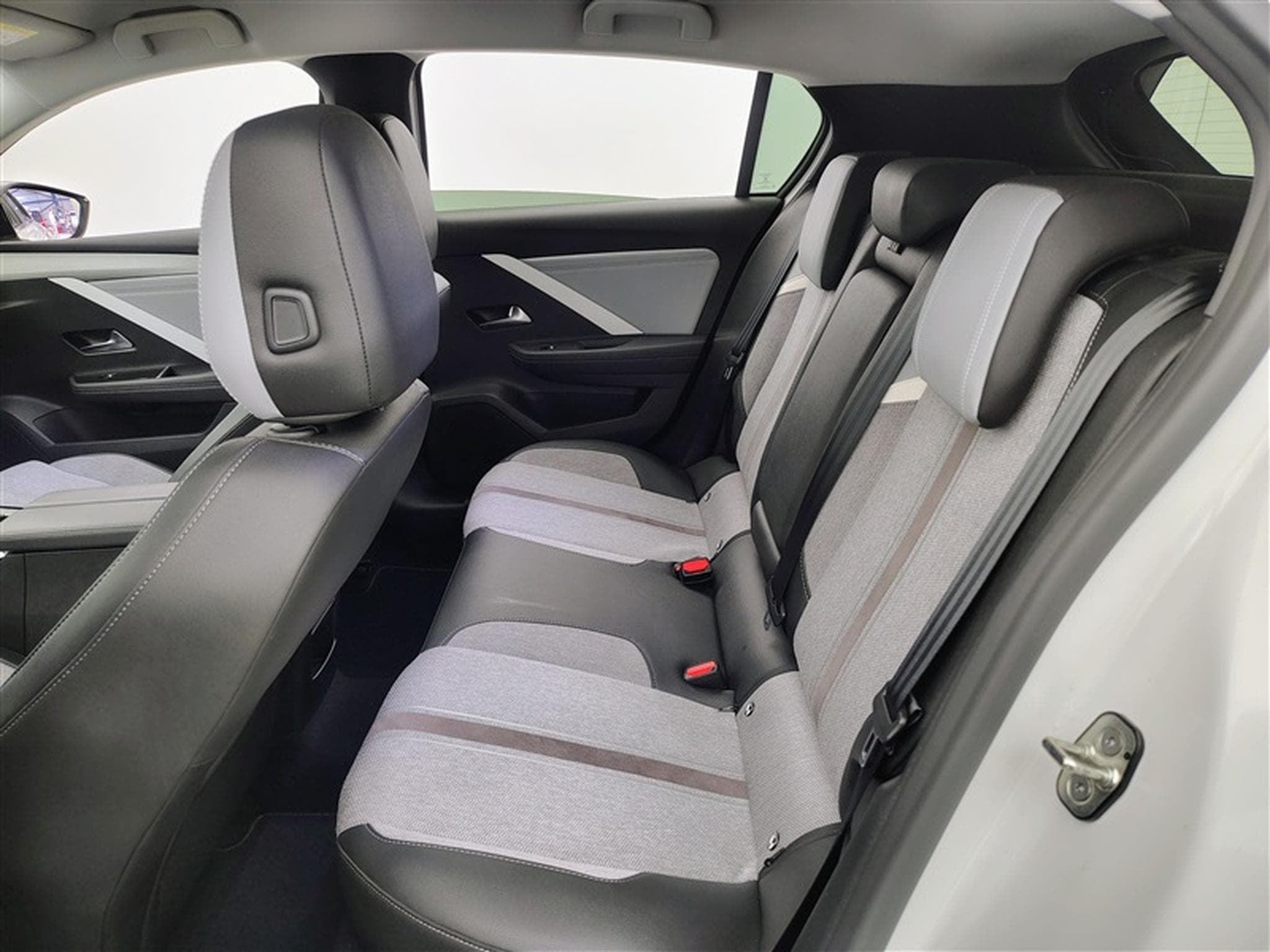 Opel Astra 1.2 Turbo Edition S/S (EU6.4) (2023) - Photo 13