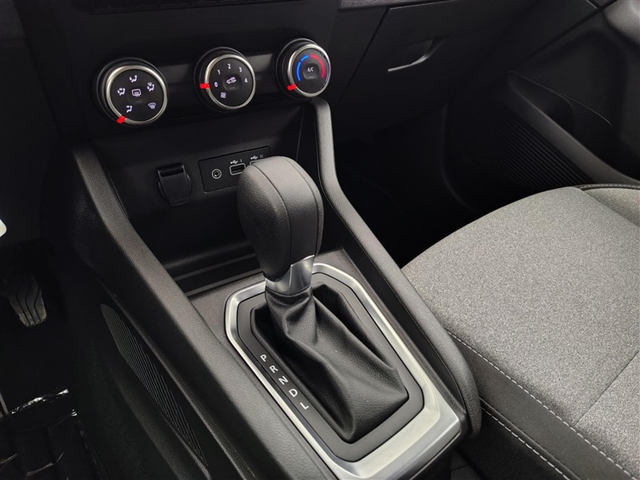 Renault Clio 1.0 TCe 90cv X-Tronic Evolution CARPLAY / PDC AR / JA 16" (2025) - Photo 11
