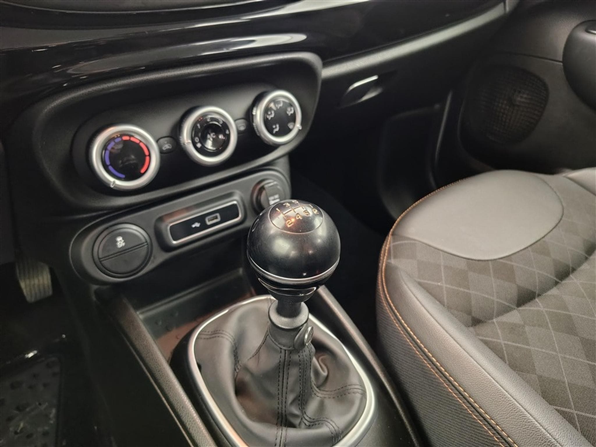 Fiat 500L 1.4i 120TH/S-CUIR/NAVI/JA16/PDC (2020) - Photo 12