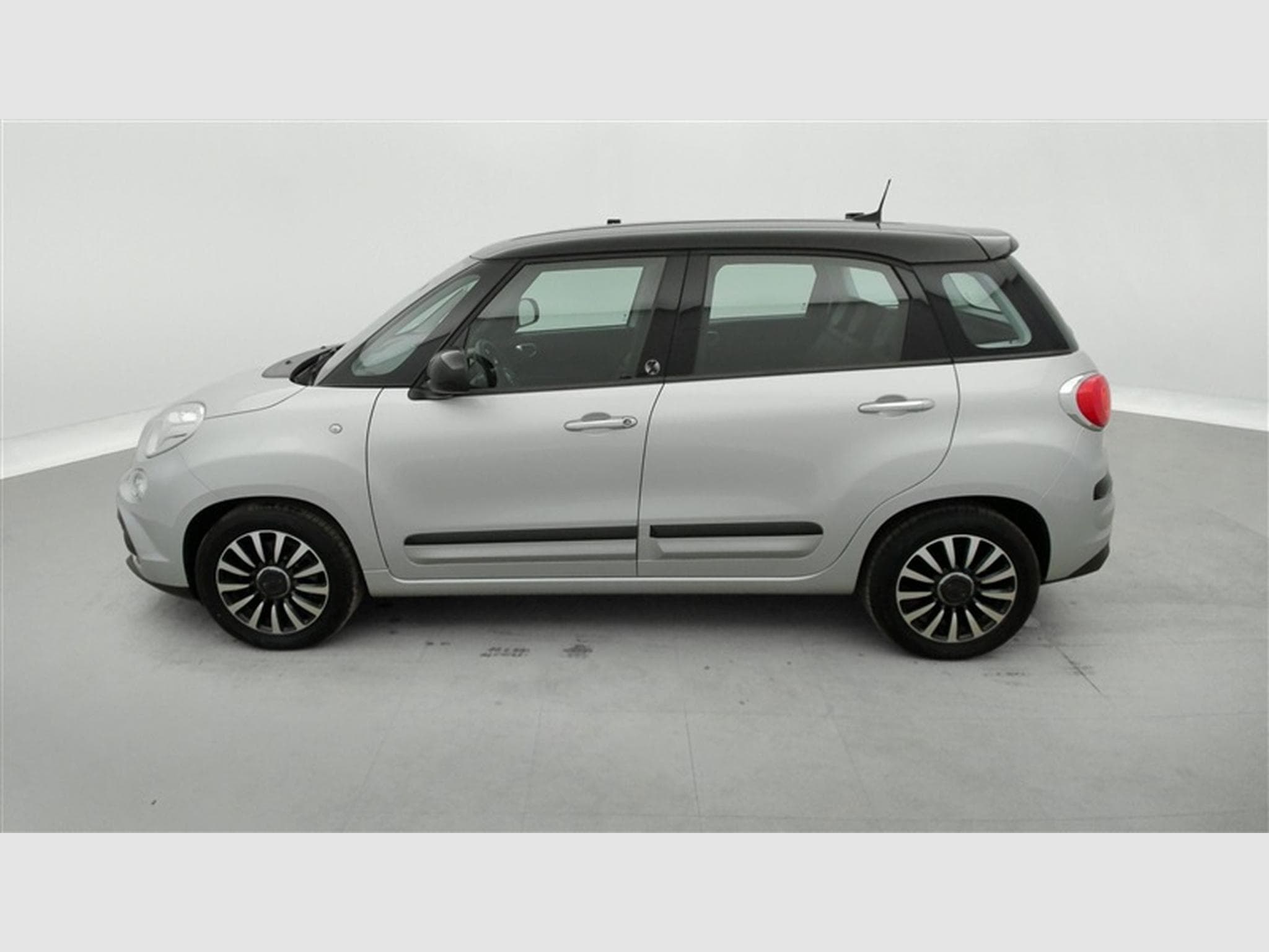 Fiat 500L 1.4i 120TH/S-CUIR/NAVI/JA16/PDC (2020) - Photo 3