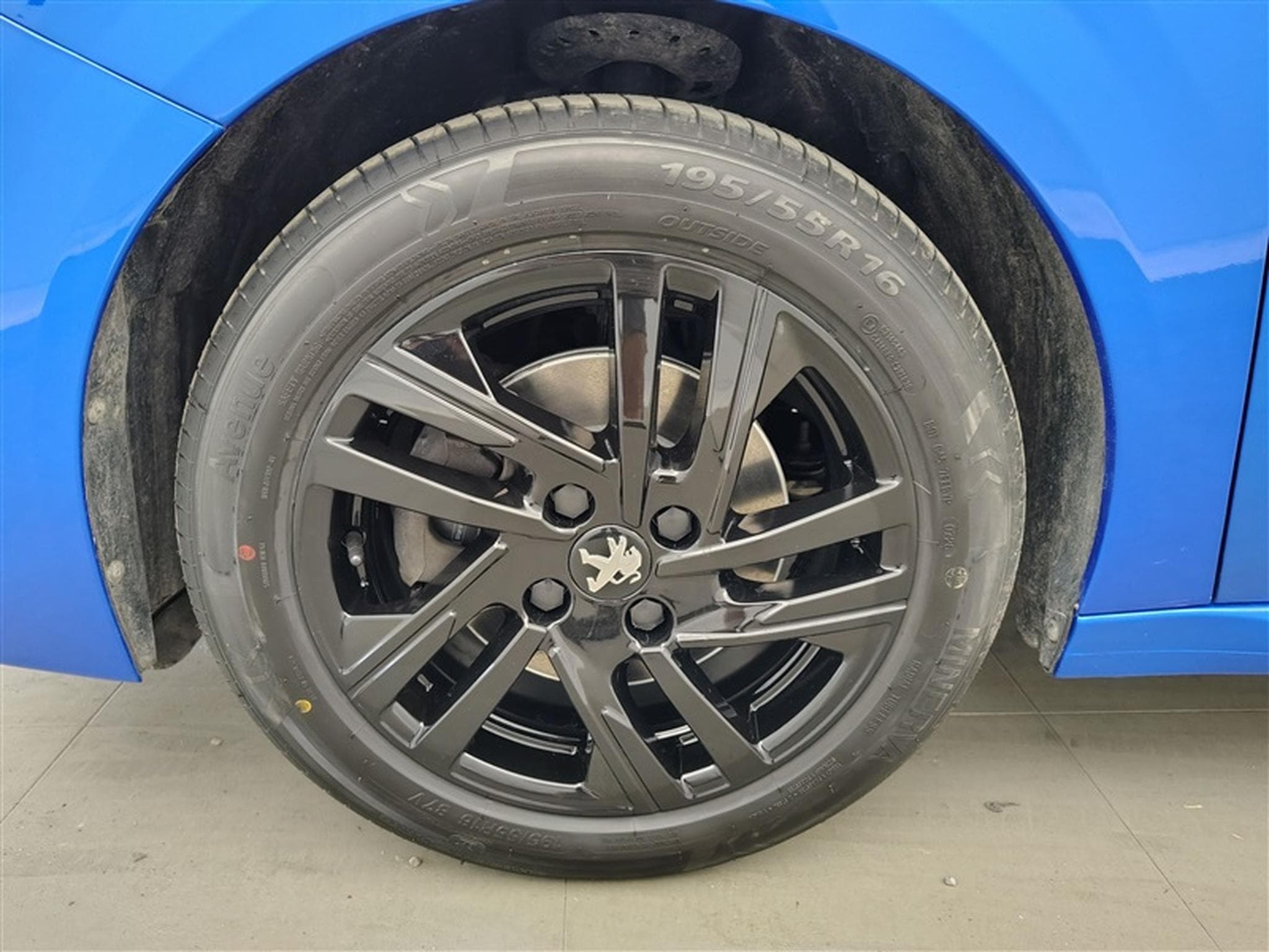 Peugeot 208 1.2i PureTech Allure Pack (EU6.4) (2023) - Foto 6