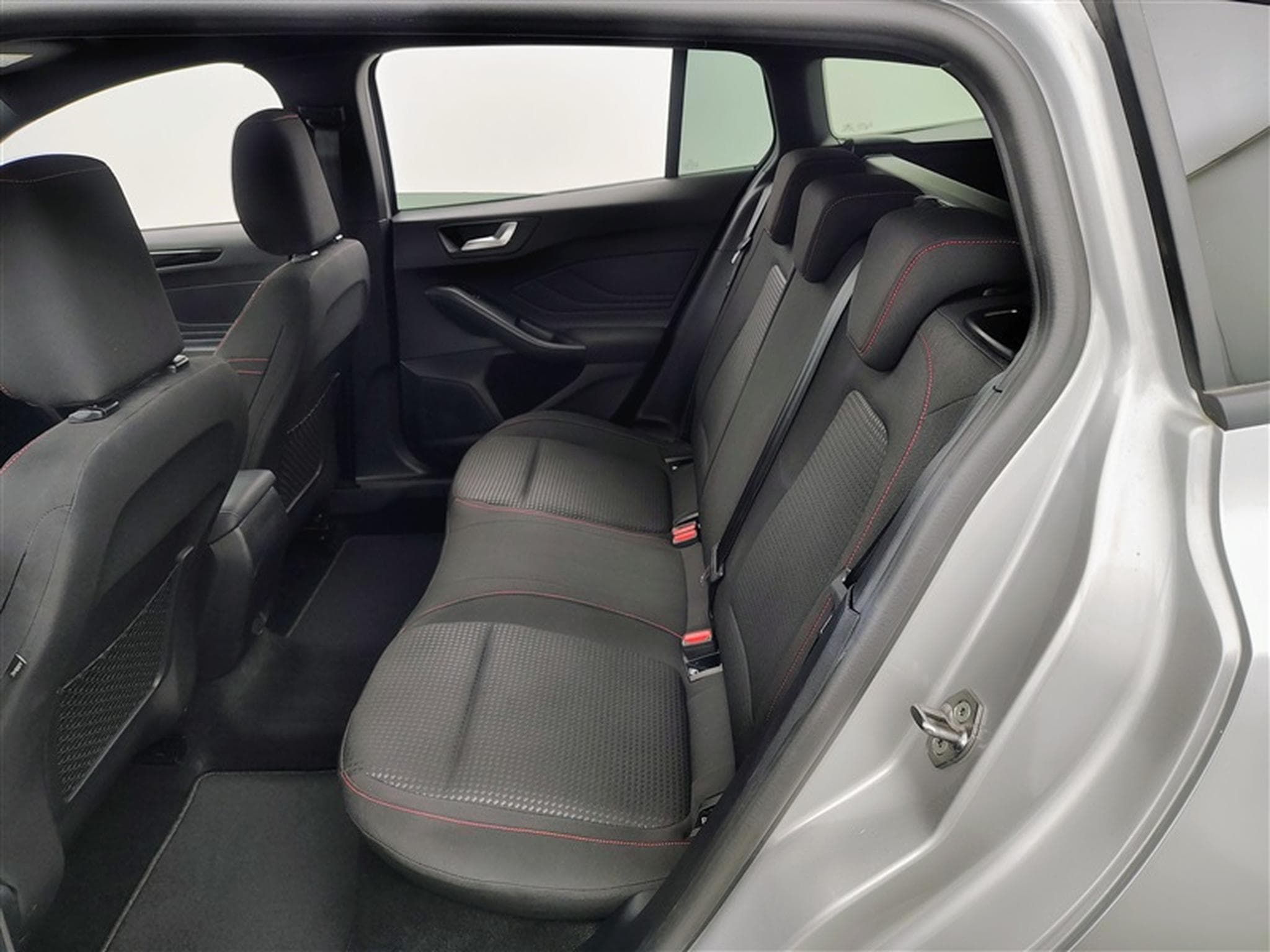 Ford Focus SW 1.5 EcoBlue 115cv PowerShift ST-Line NAVI / FULL LED (2025) - Foto 12