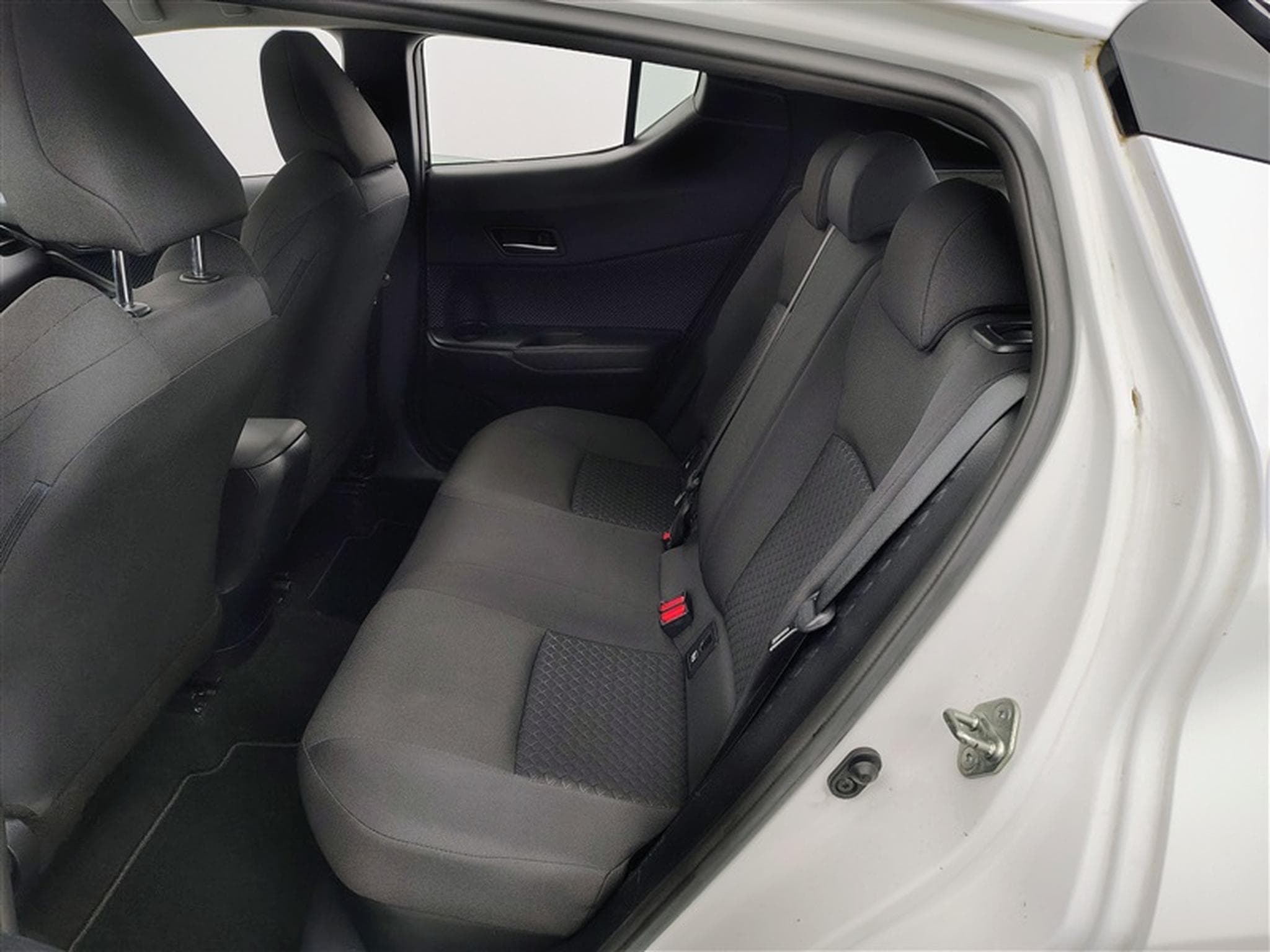 Toyota C-HR Hybrid 1.8i VVT-i CVT Edition CARPLAY / FULL LED (2023) - Foto 13