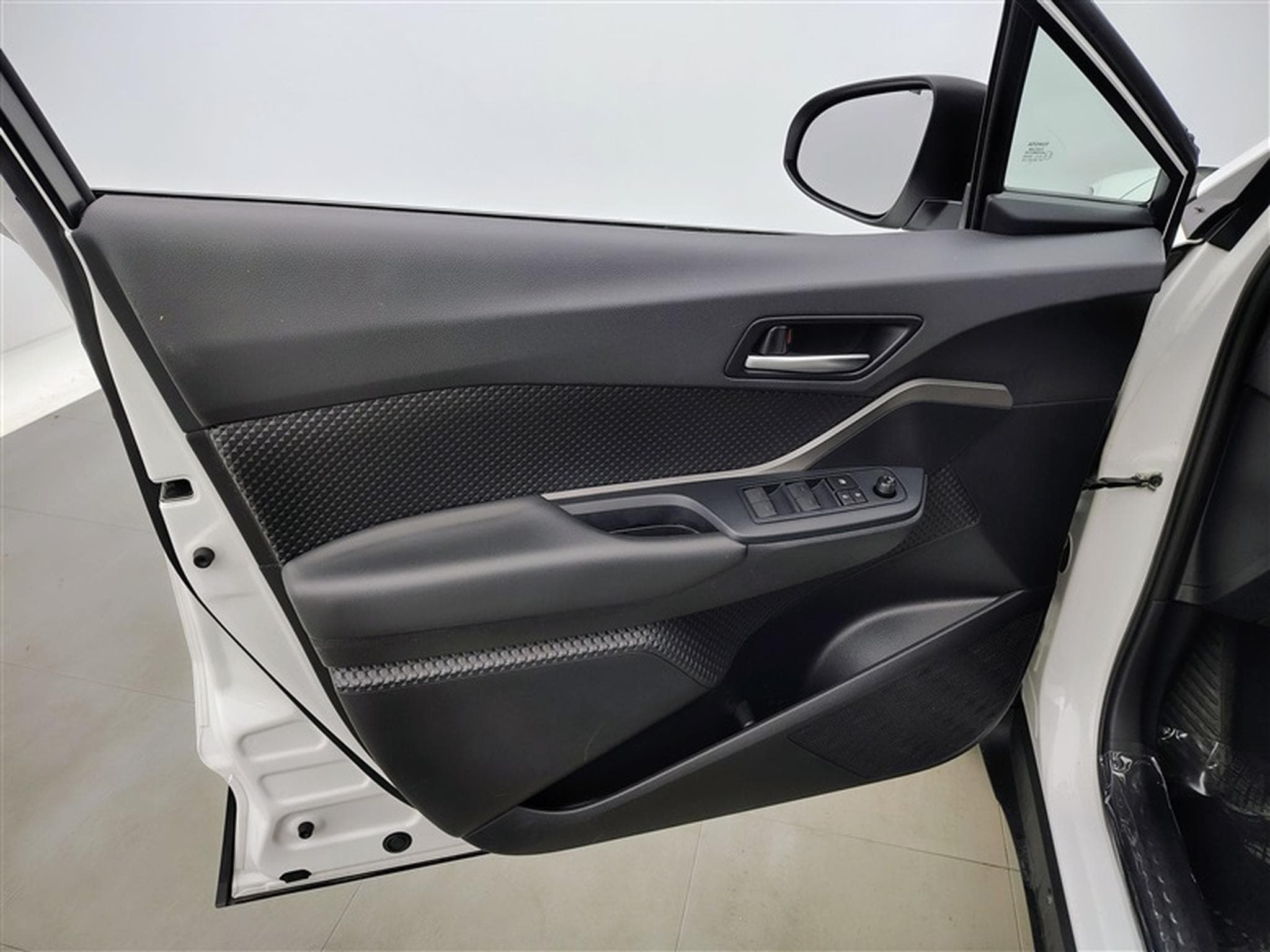 Toyota C-HR Hybrid 1.8i VVT-i CVT Edition CARPLAY / FULL LED (2023) - Foto 16