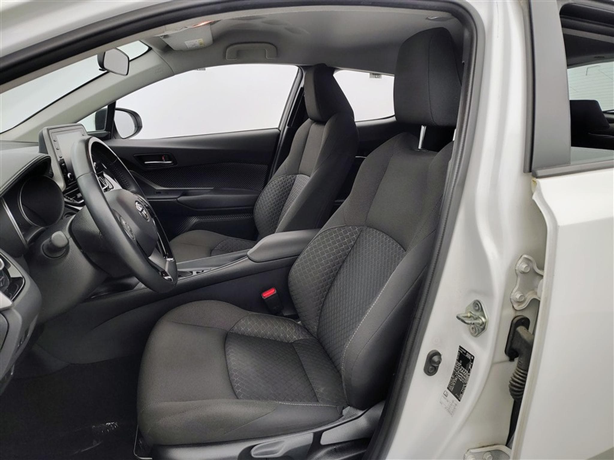Toyota C-HR Hybrid 1.8i VVT-i CVT Edition CARPLAY / FULL LED (2023) - Foto 7