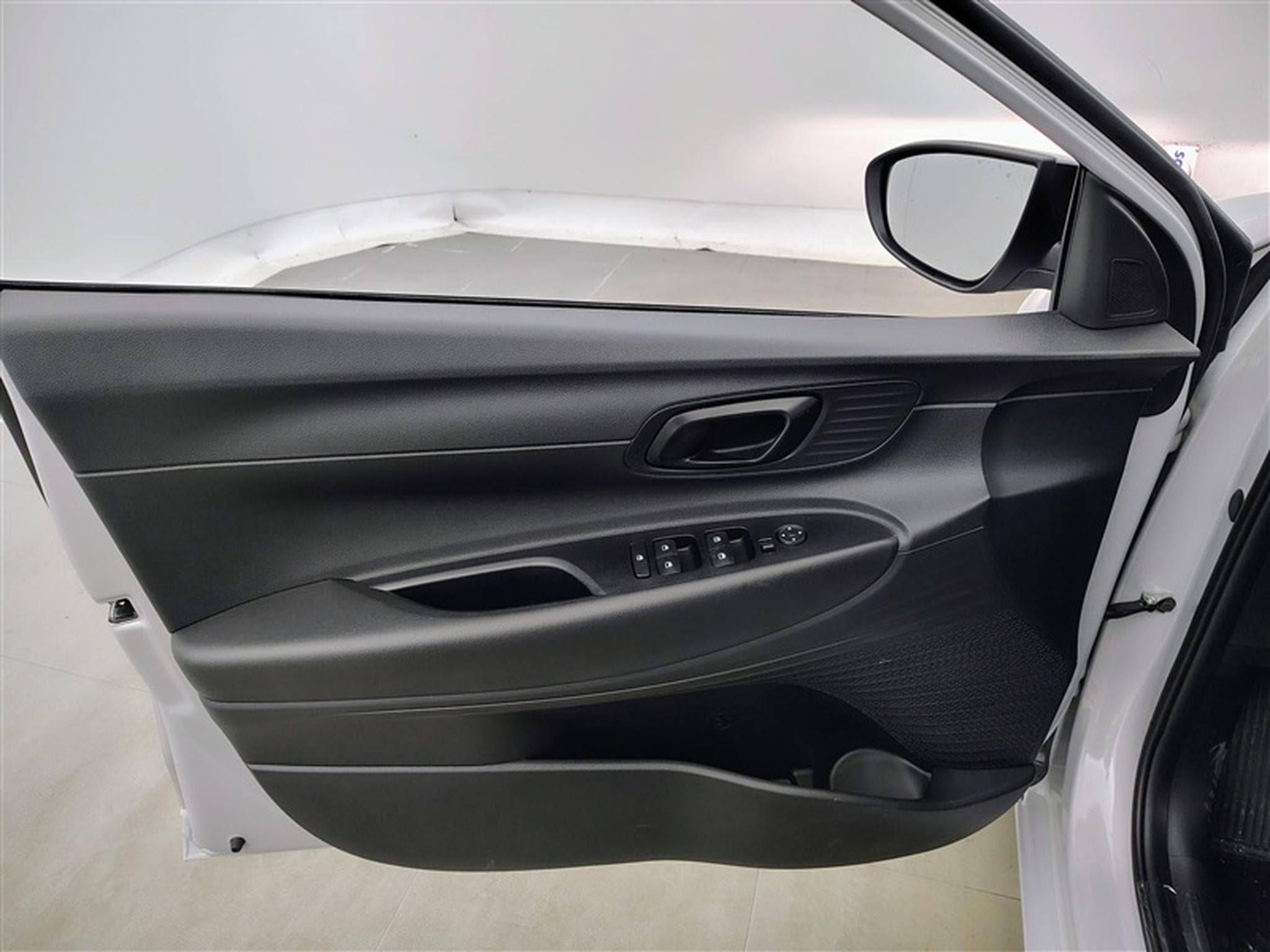 Hyundai i20 1.0 T-GDi 90Cv DCT ConnectLine NAVI / CARPLAY / CAMERA (2026) - Photo 17