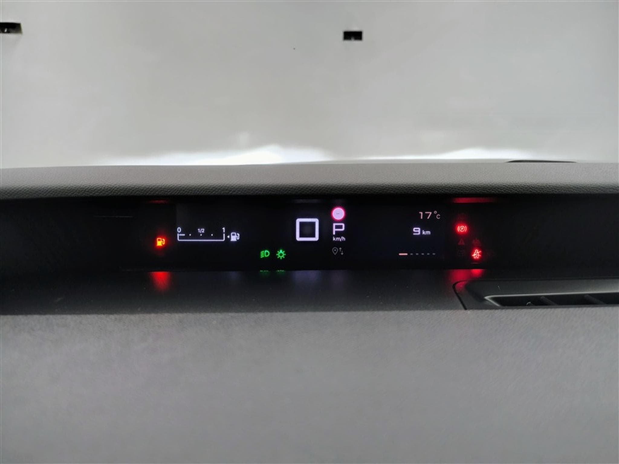 Citroen C3 Aircross 1.2 Hybrid 145Cv e-DCS6 Plus CARPLAY / CAMERA (2025) - Foto 10
