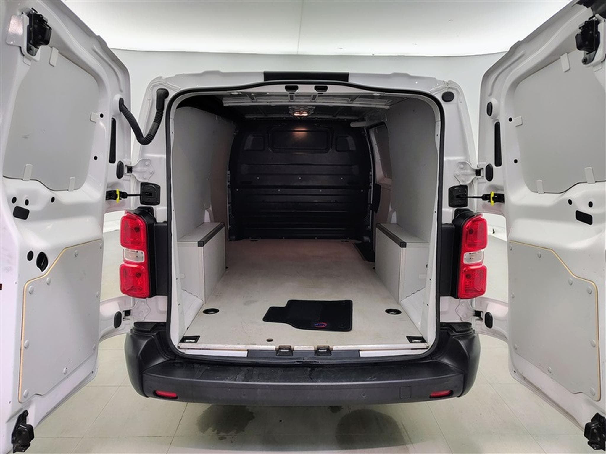 Fiat Scudo 2.0 M-Jet 180Cv AT8 L3 3PL / NAVI / CARPLAY / CAMERA (2024) - Photo 14