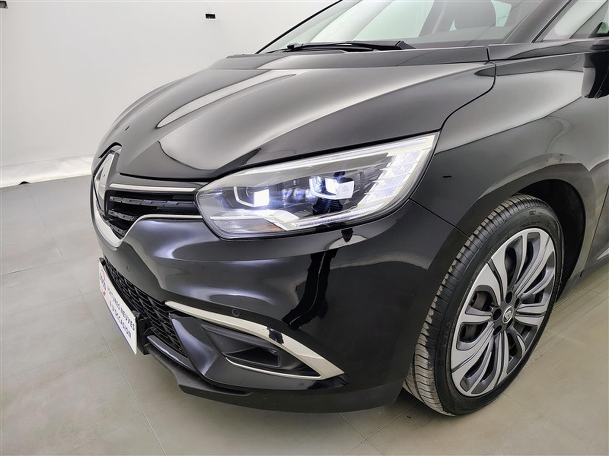 Renault Scenic 1.3 TCE 140 Equilibre 7Pl   Navi / Led / PDC (2023) - Foto 15