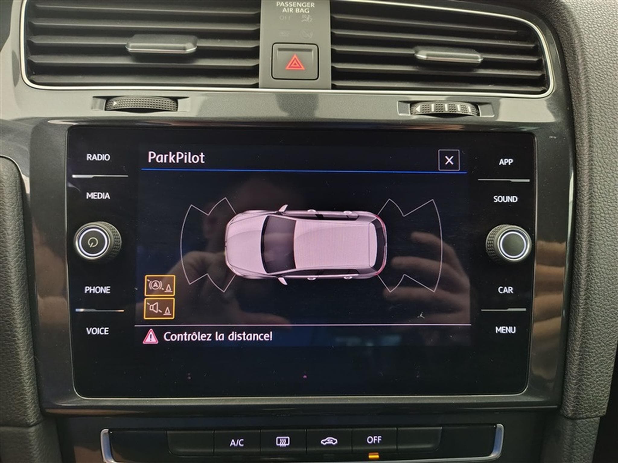 VW Golf 1.0 TSI Comfortline OPF CARPLAY/PDC AV-AR (2019) - Foto 18