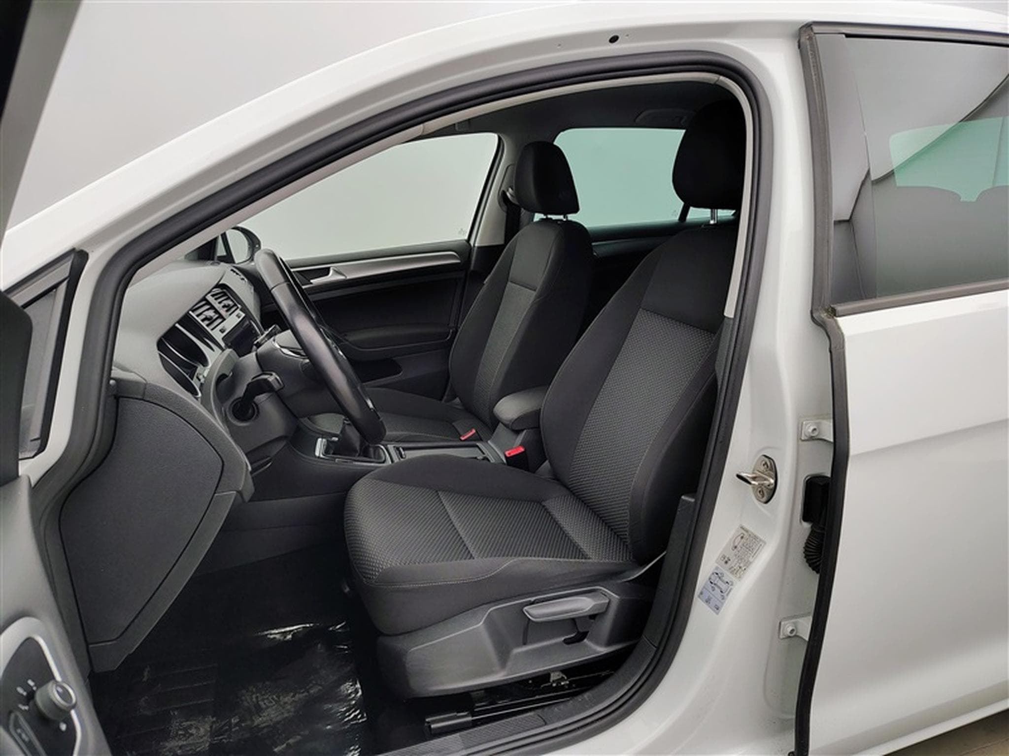 VW Golf 1.0 TSI Comfortline OPF CARPLAY/PDC AV-AR (2019) - Foto 7