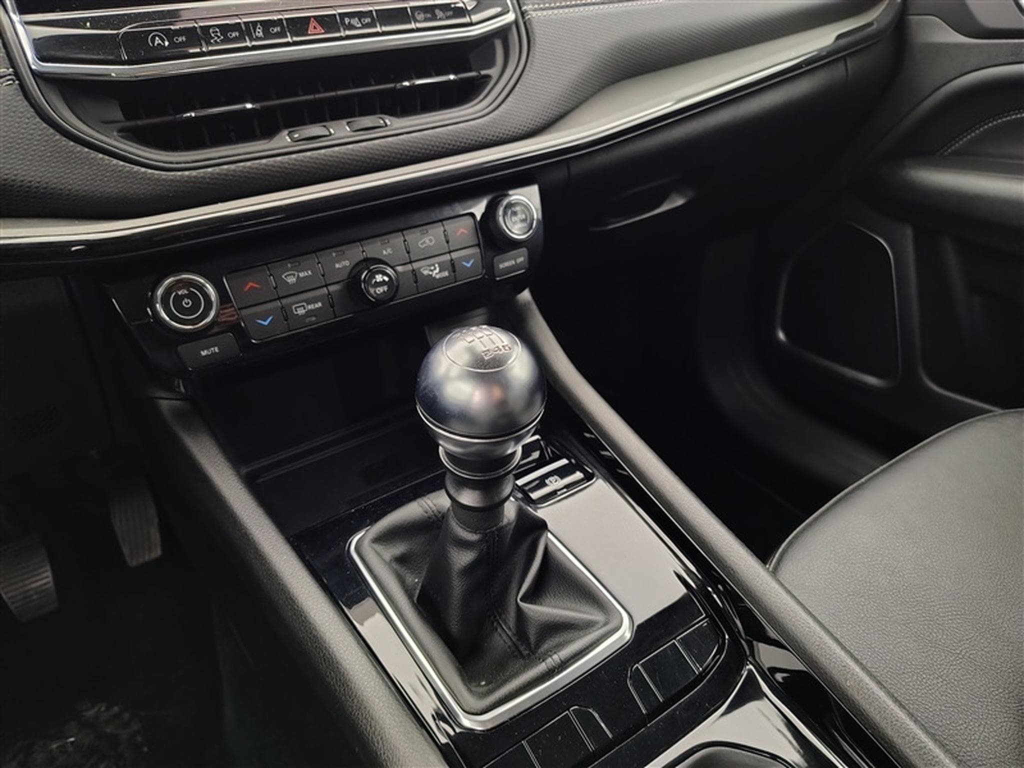Jeep Compass Black edition **CUIR/NAVI/FULL LED/CARPLAY** (2022) - Foto 12