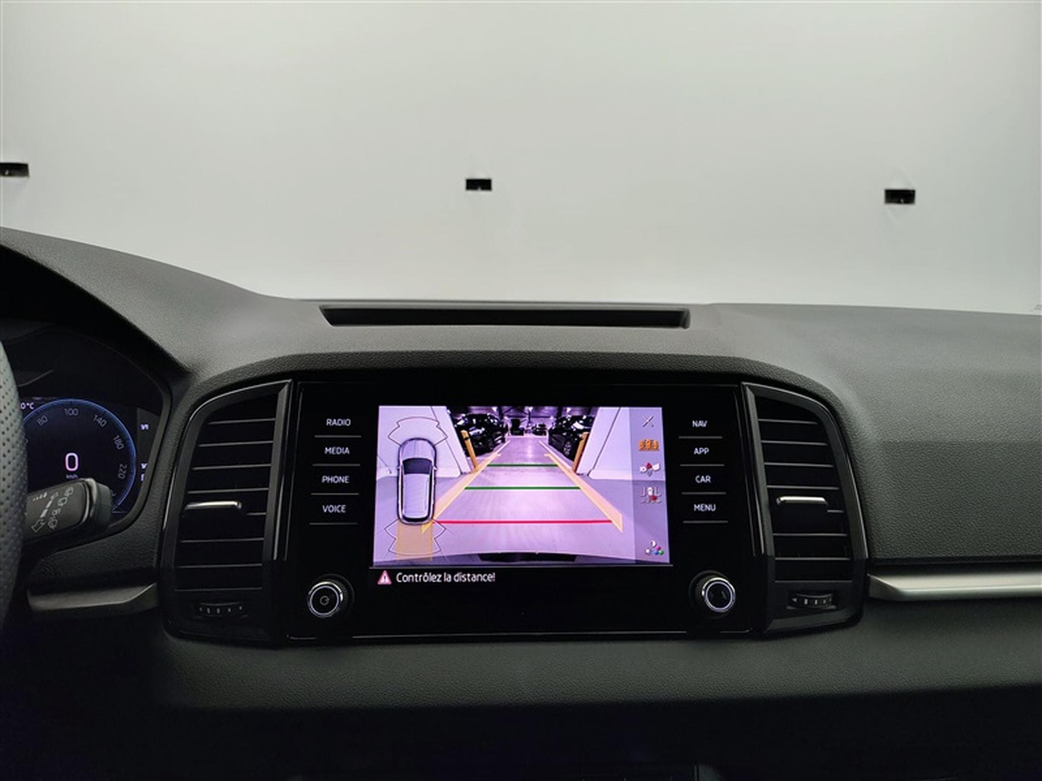 Skoda Karoq 1.0 TSI 115Cv Executive NAVI / CAMERA / CARPLAY / PDC (2025) - Foto 18