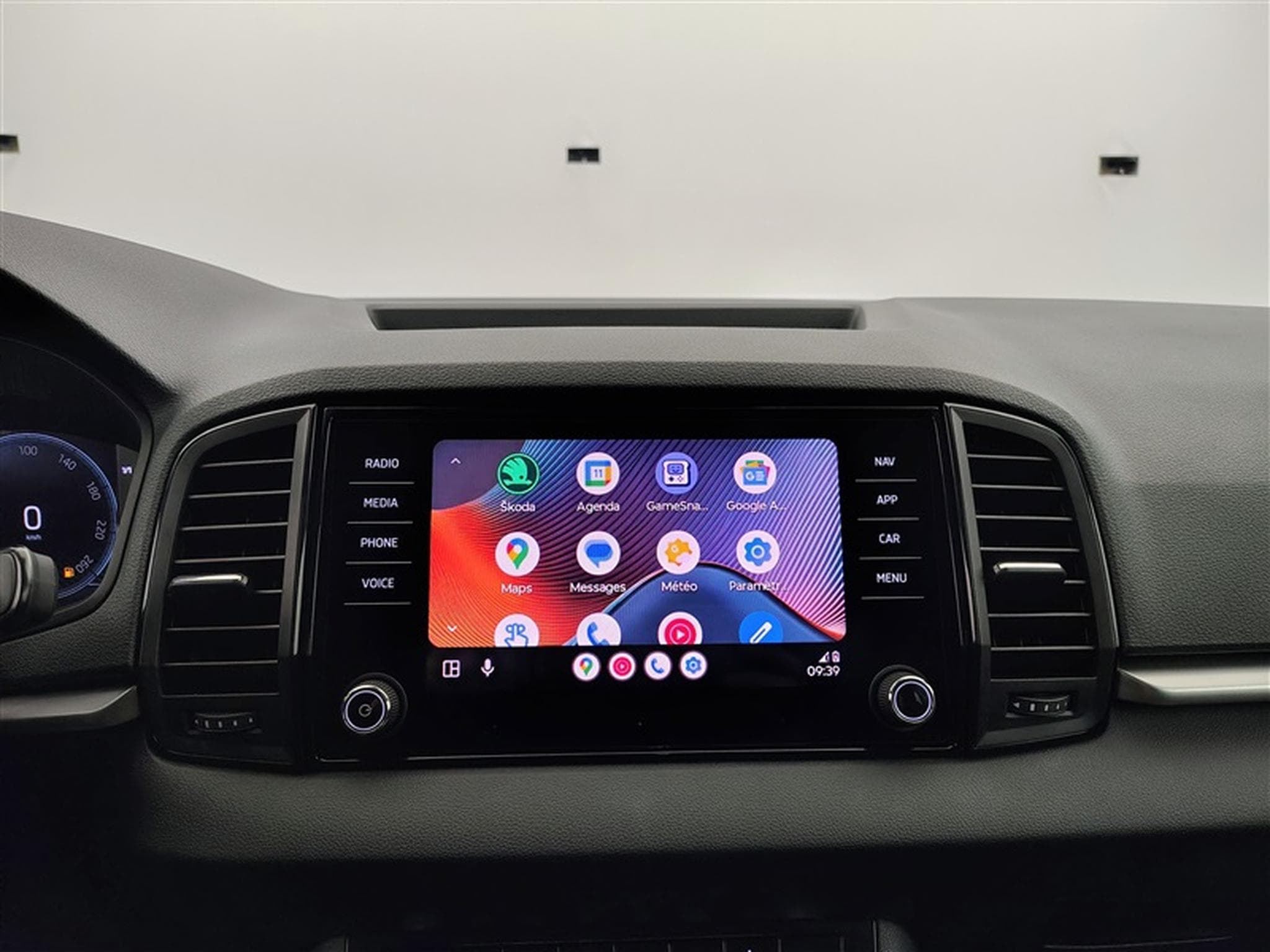 Skoda Karoq 1.0 TSI 115Cv Executive NAVI / CAMERA / CARPLAY / PDC (2025) - Foto 20