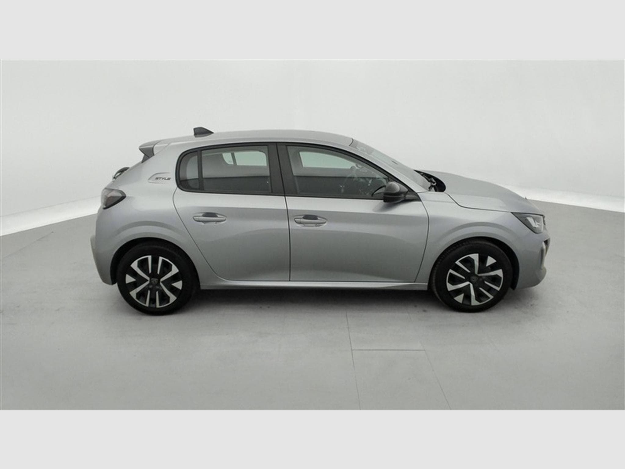 Peugeot 208 1.2i PureTech 100Cv Style (2025) - Foto 24