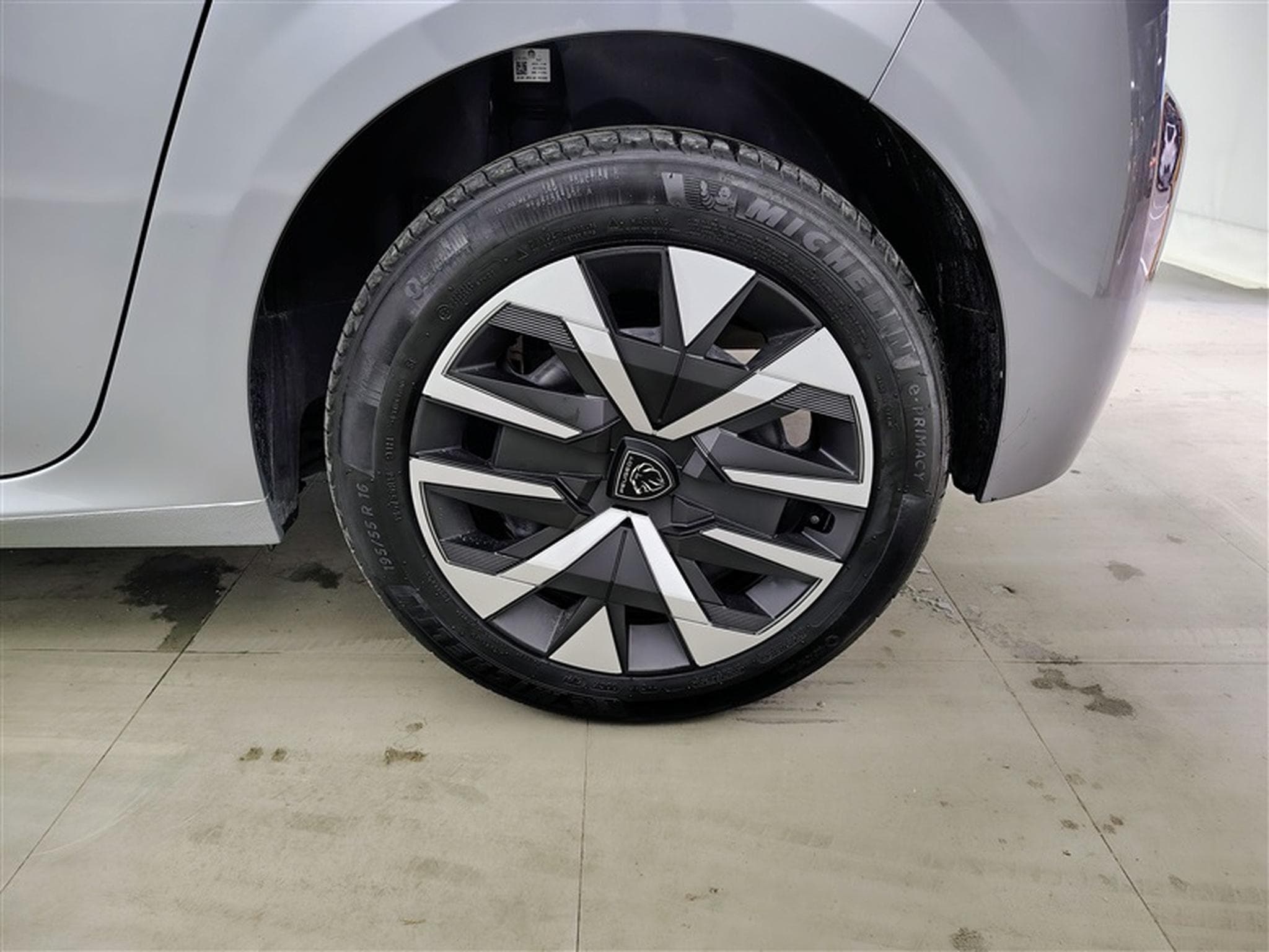 Peugeot 208 1.2i PureTech 100Cv Style (2025) - Foto 6