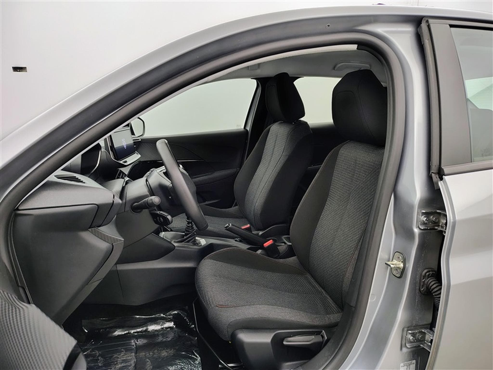 Peugeot 208 1.2i PureTech 100Cv Style (2025) - Foto 7