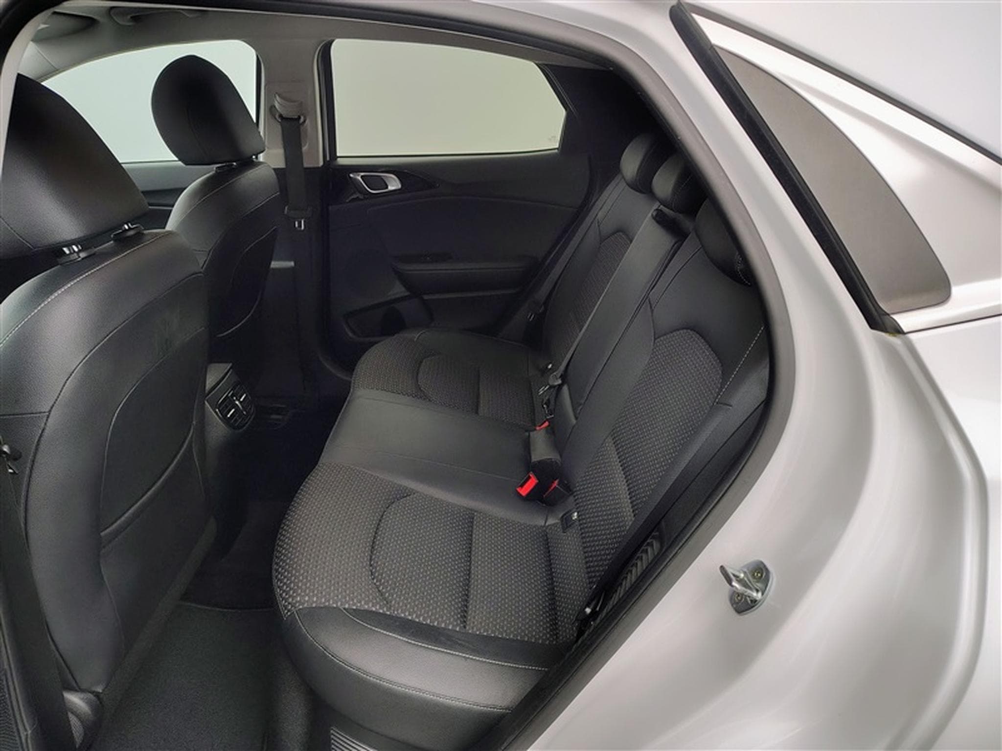 Kia XCeed PHEV 1.6 GDi Business Line DCT (2020) - Foto 13