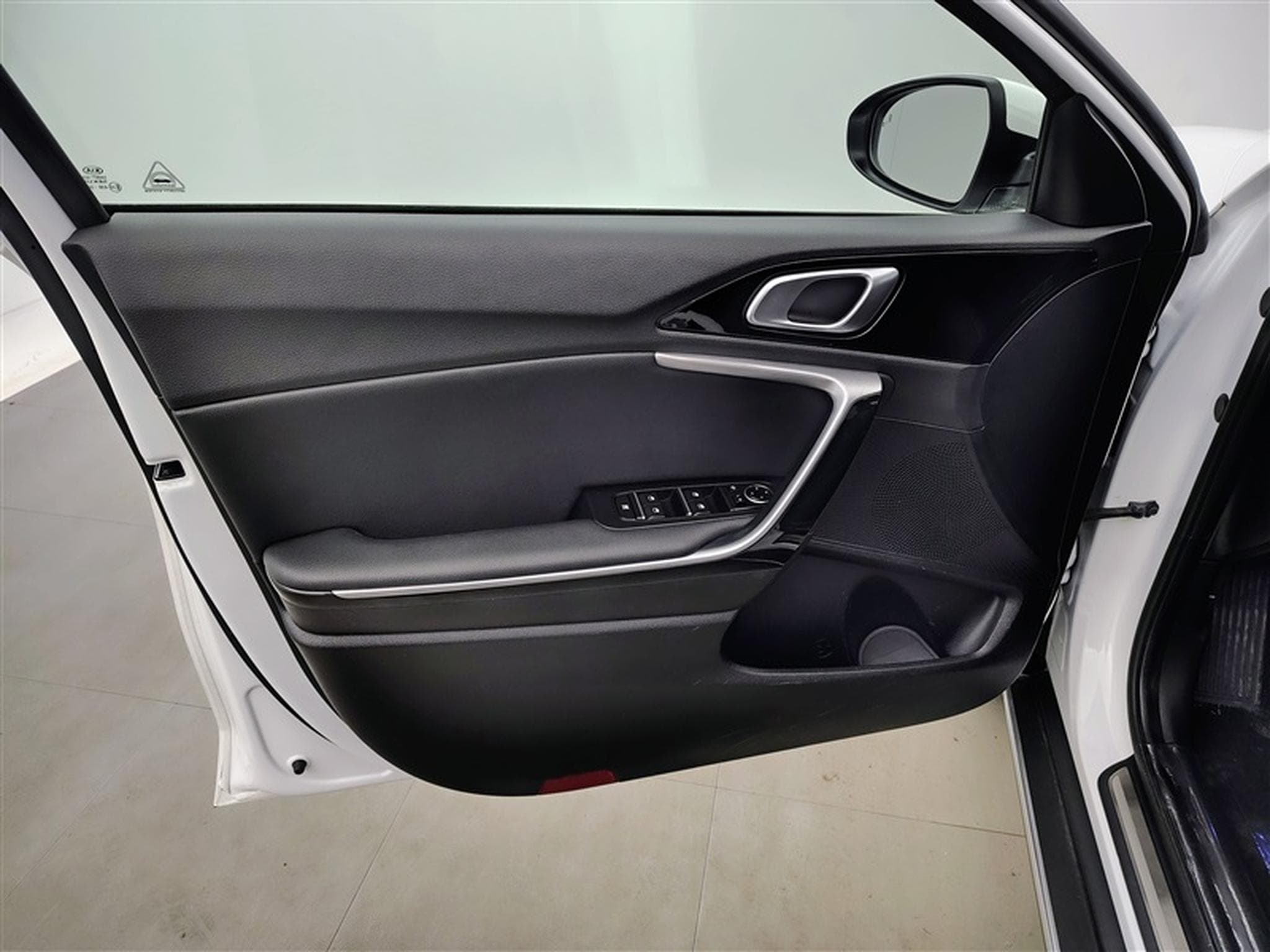 Kia XCeed PHEV 1.6 GDi Business Line DCT (2020) - Foto 17