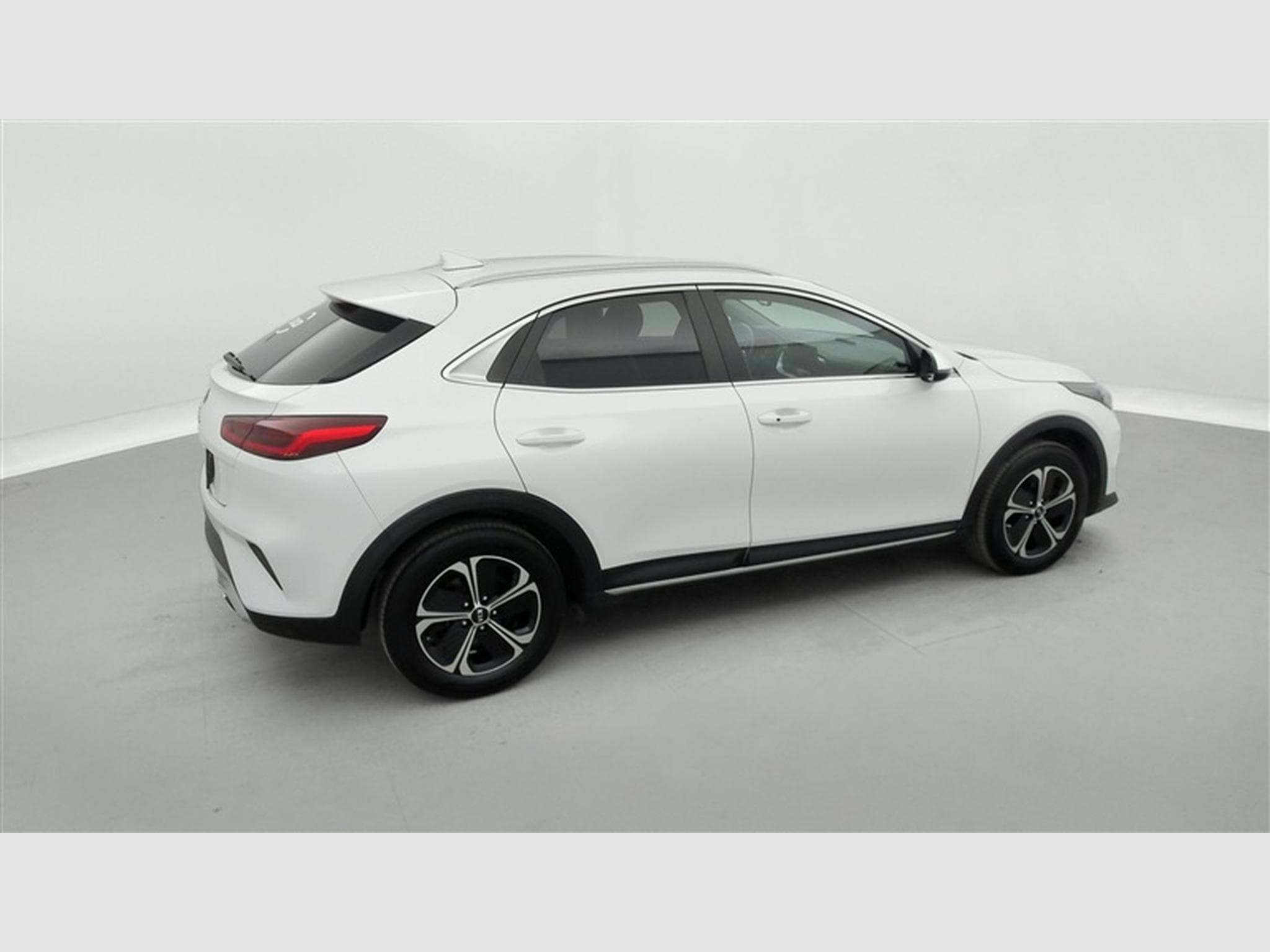 Kia XCeed PHEV 1.6 GDi Business Line DCT (2020) - Foto 25