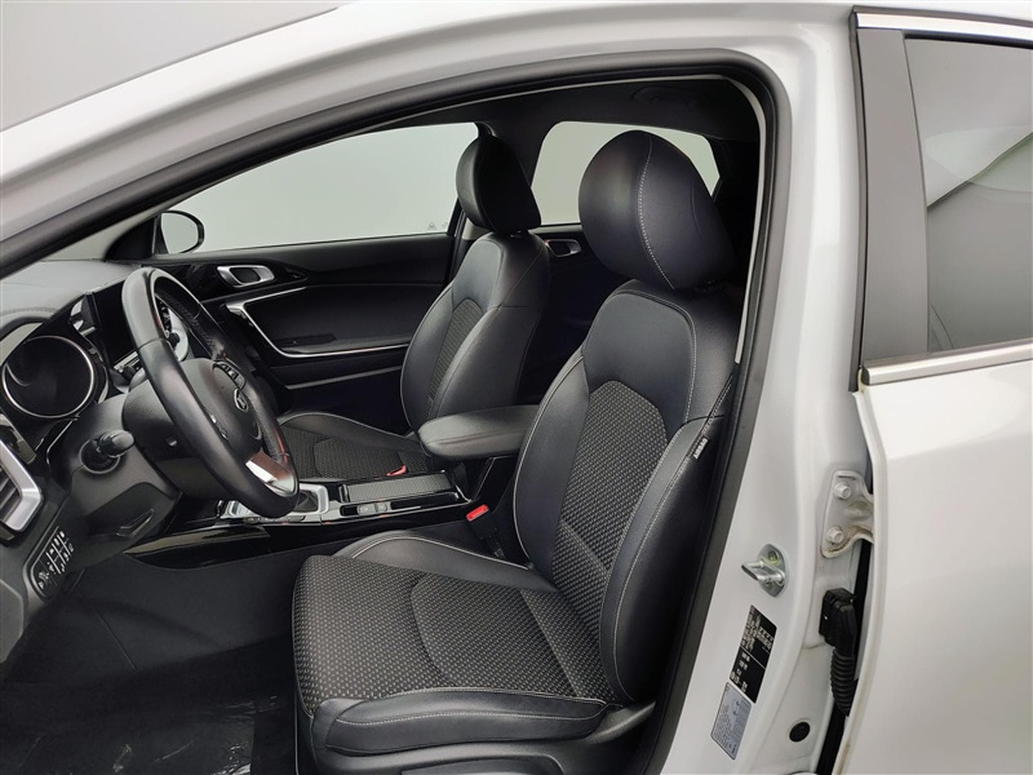 Kia XCeed PHEV 1.6 GDi Business Line DCT (2020) - Foto 7