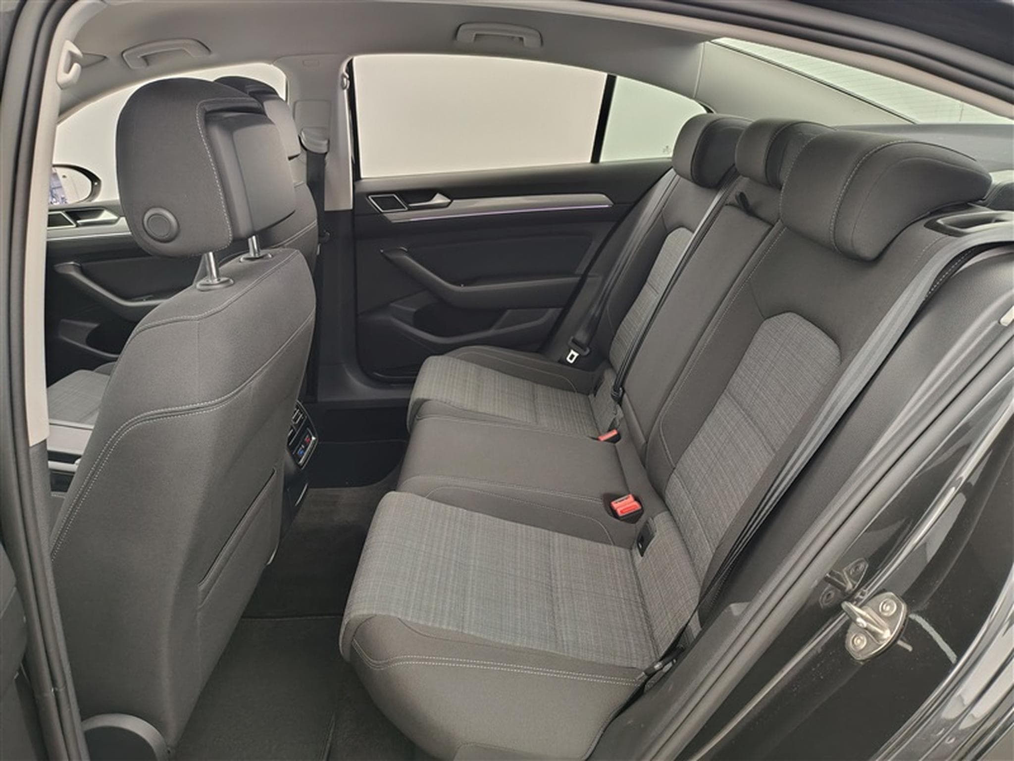 VW Passat 2.0 TDi SCR Elegance Bus. DSG *NAVI/FULL LED/CARPLAY/CAM* (2021) - Foto 13