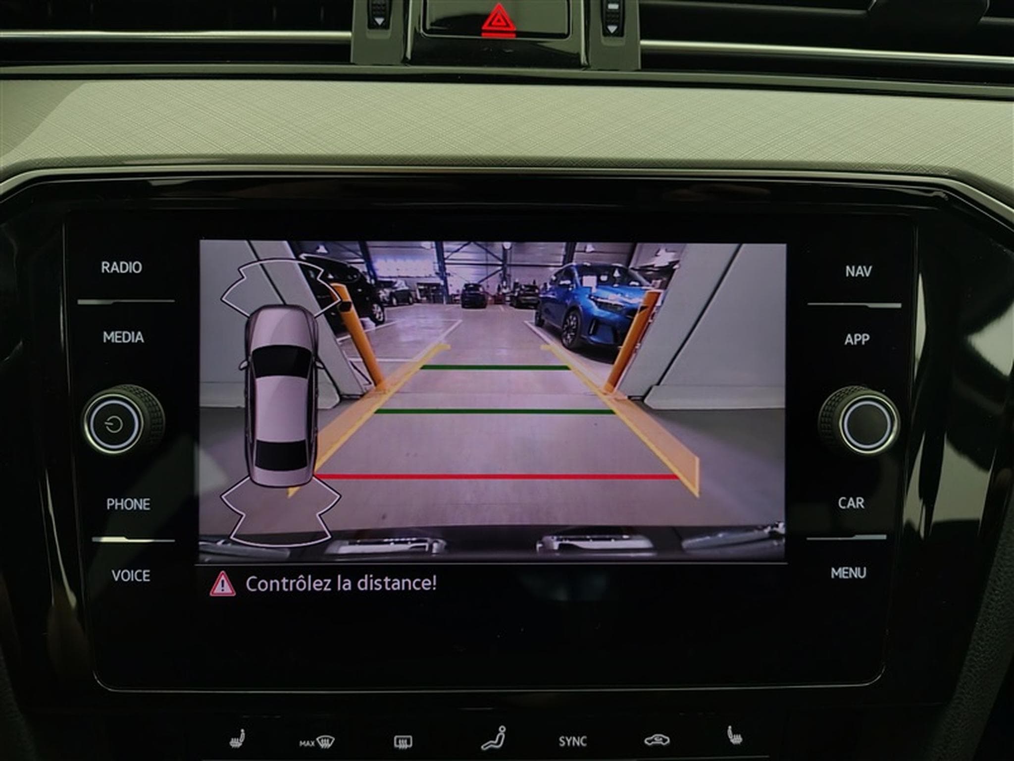 VW Passat 2.0 TDi SCR Elegance Bus. DSG *NAVI/FULL LED/CARPLAY/CAM* (2021) - Foto 18
