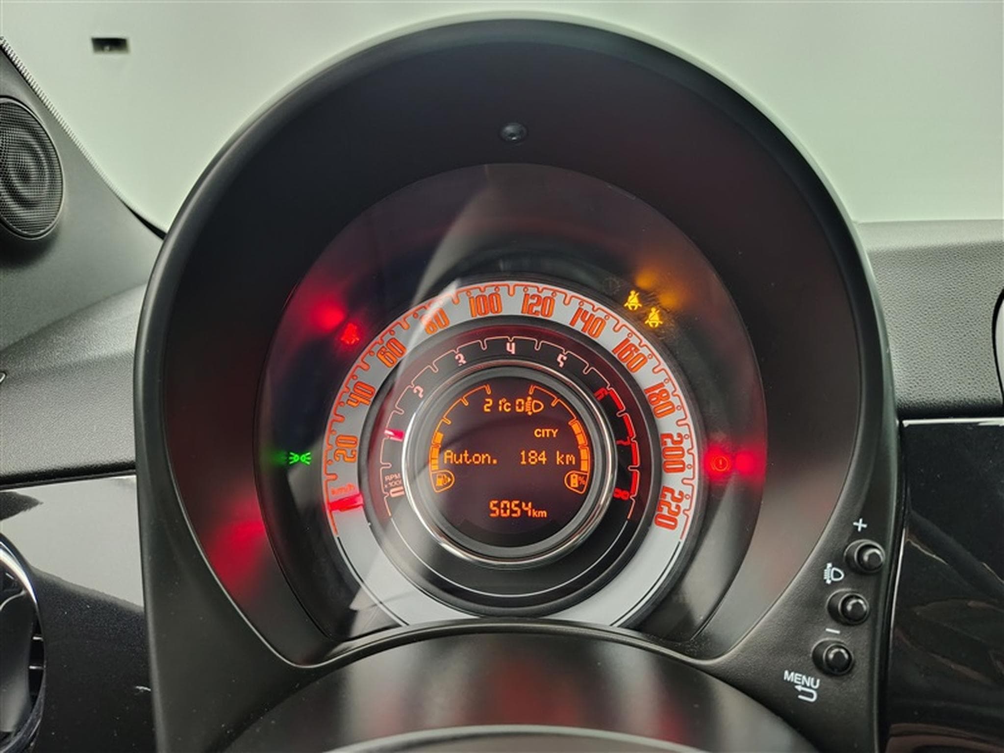 Fiat 500 1.0i MHEV Lounge CARPLAY / PDC AR / JA 15" (2023) - Foto 10