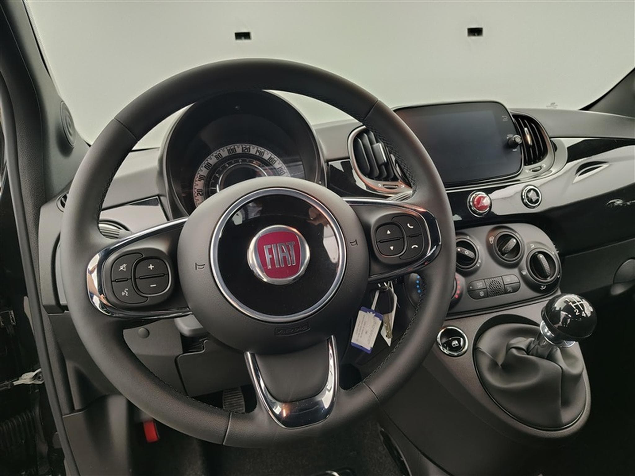 Fiat 500 1.0i MHEV Lounge CARPLAY / PDC AR / JA 15" (2023) - Foto 9