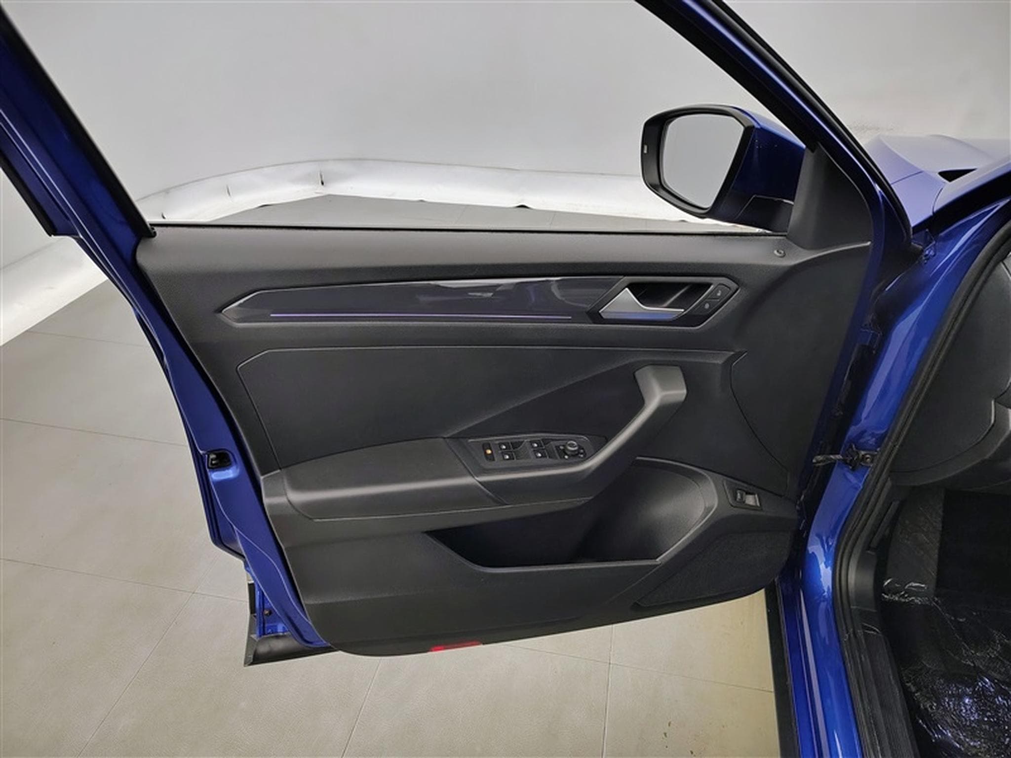 VW T-Roc 2.0 TSI 190 Ch 4Motion DSG Cuir / Toit Pano / Navi / CarPlay (2019) - Photo 17