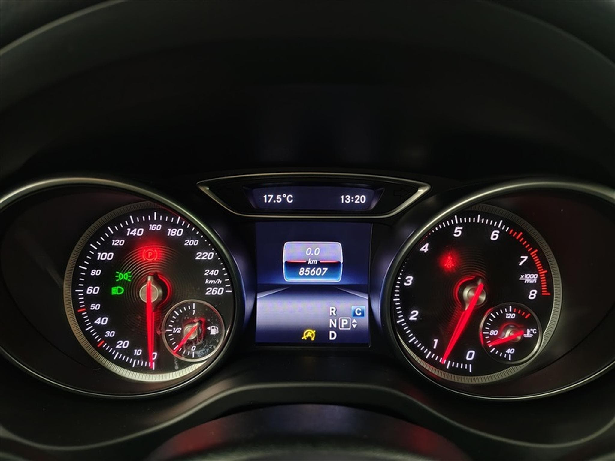 Mercedes GLA 180 GLA 180  *NAVI/CUIR/FULL LED/PDC AV-AR/S.CHAUFF* (2019) - Photo 10