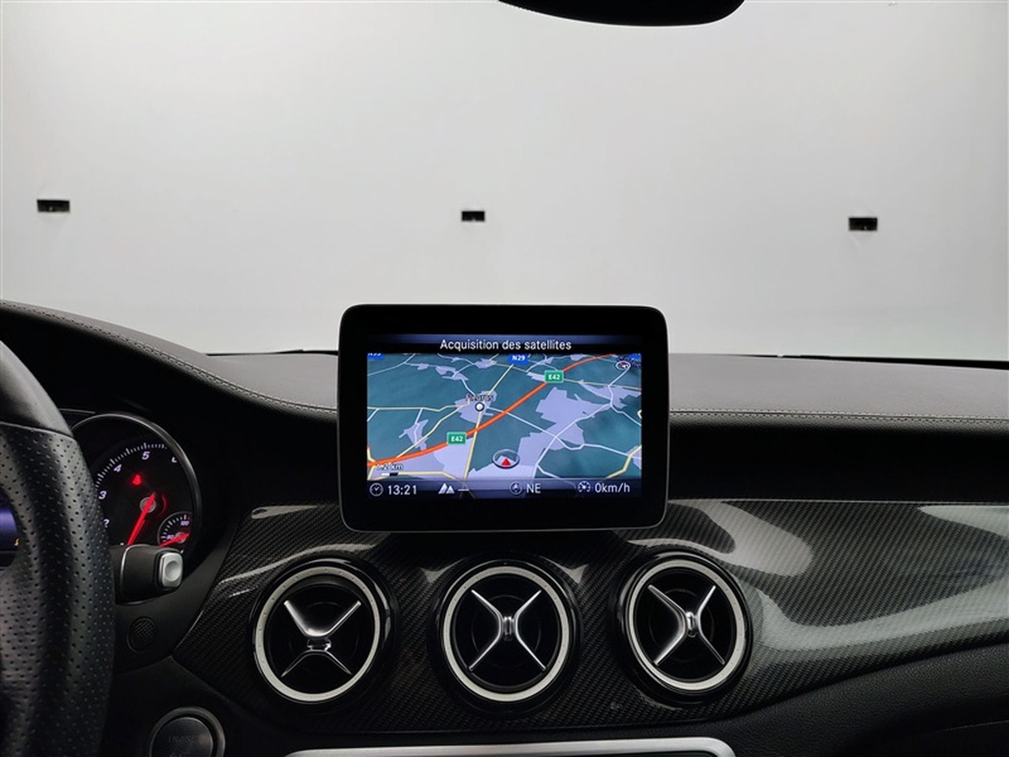 Mercedes GLA 180 GLA 180  *NAVI/CUIR/FULL LED/PDC AV-AR/S.CHAUFF* (2019) - Photo 11