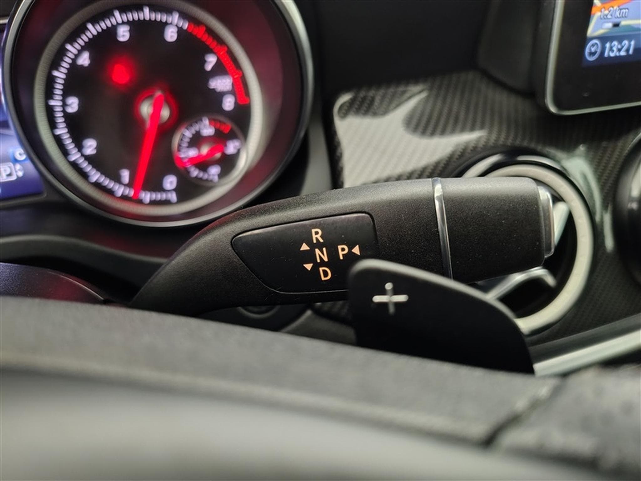 Mercedes GLA 180 GLA 180  *NAVI/CUIR/FULL LED/PDC AV-AR/S.CHAUFF* (2019) - Photo 12