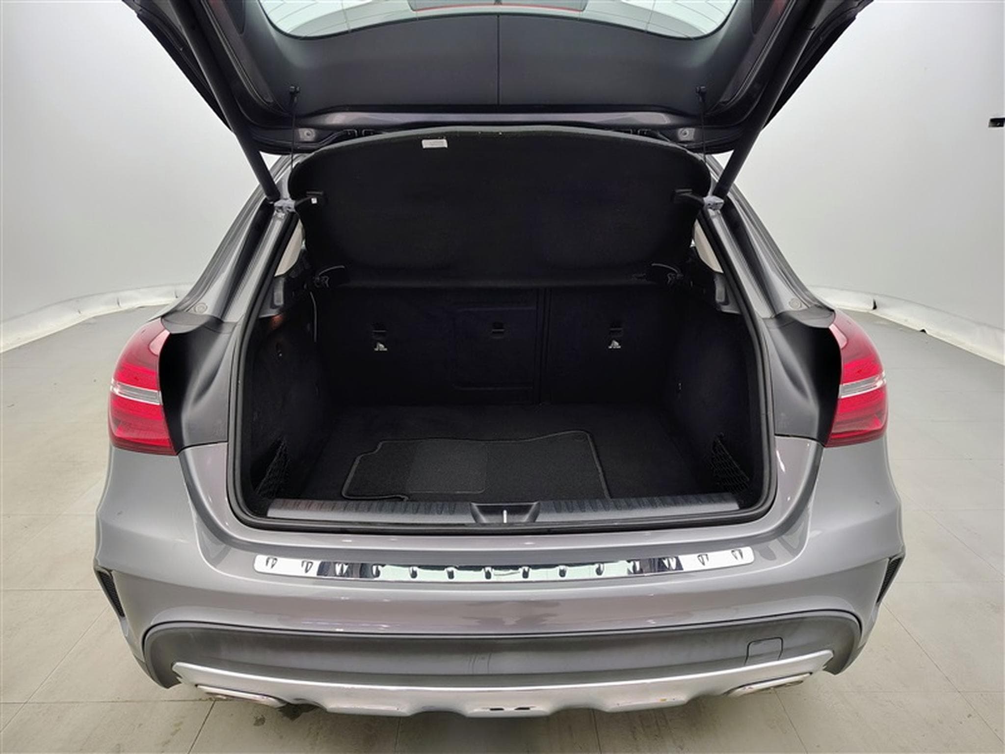Mercedes GLA 180 GLA 180  *NAVI/CUIR/FULL LED/PDC AV-AR/S.CHAUFF* (2019) - Photo 14