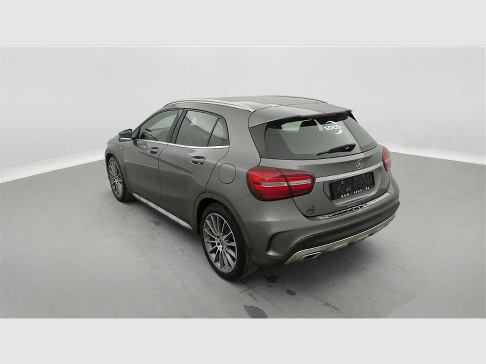 Mercedes GLA 180 GLA 180  *NAVI/CUIR/FULL LED/PDC AV-AR/S.CHAUFF* (2019) - Photo 2