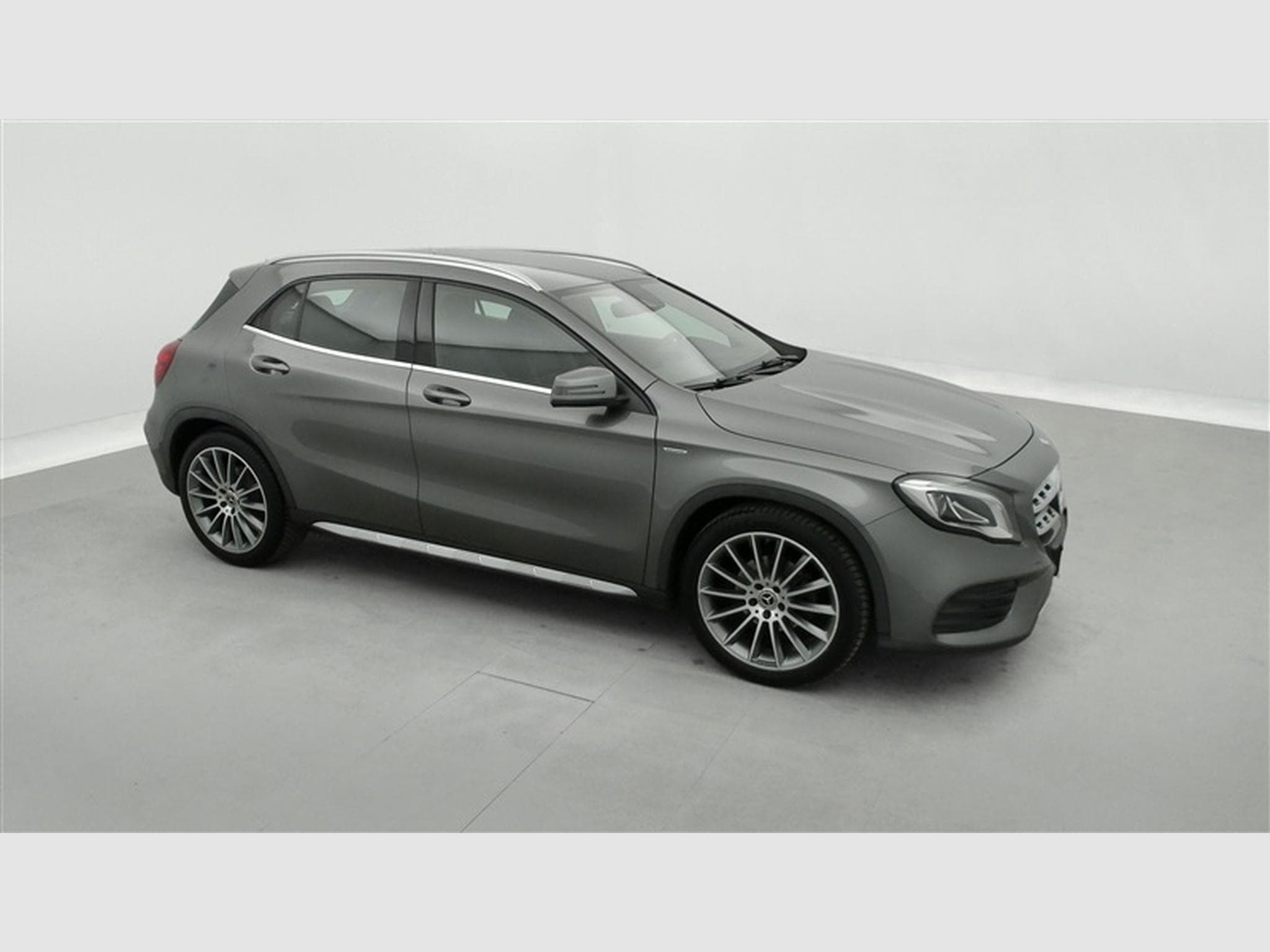 Mercedes GLA 180 GLA 180  *NAVI/CUIR/FULL LED/PDC AV-AR/S.CHAUFF* (2019) - Photo 24