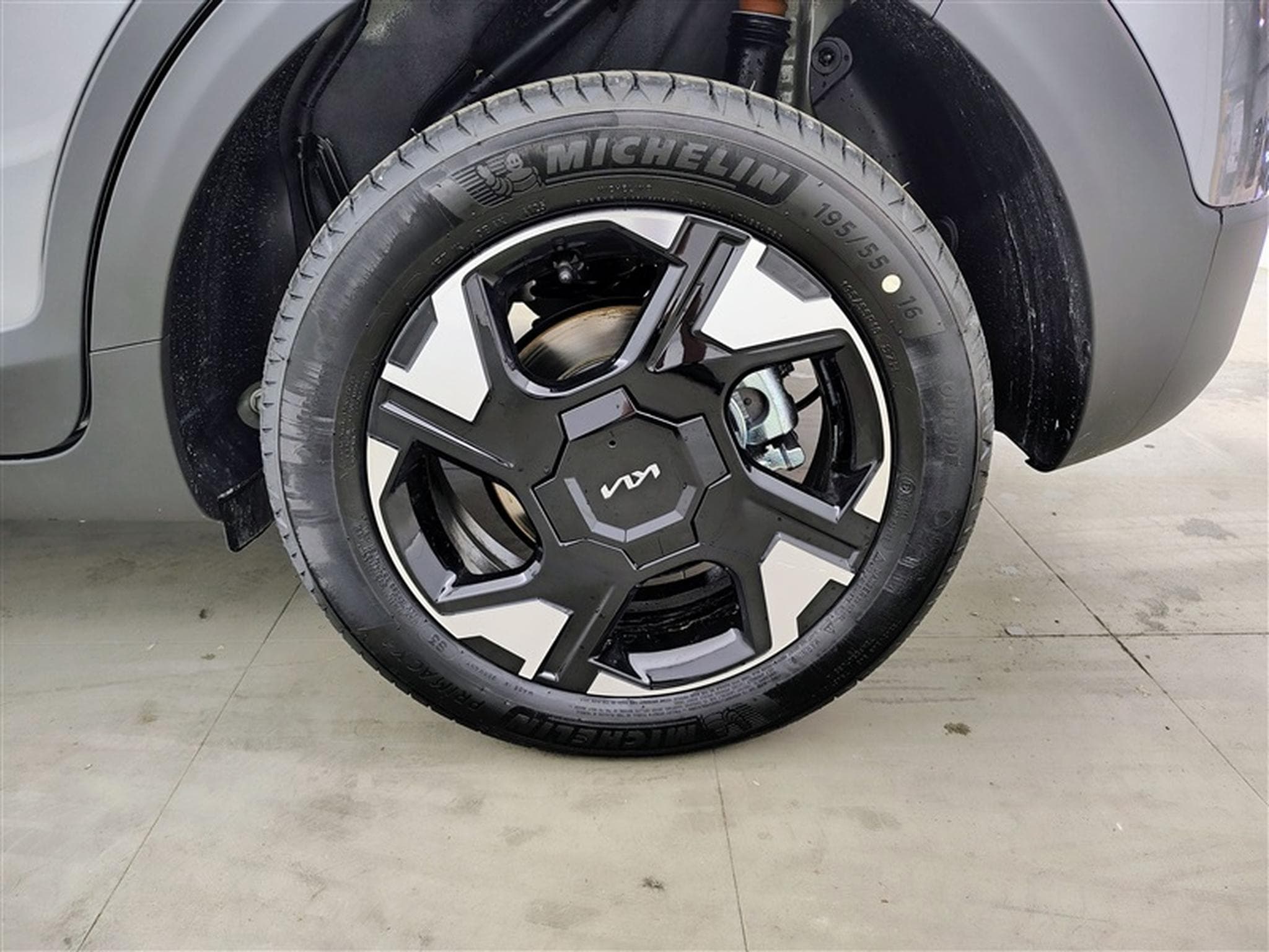 Kia Stonic 1.0 T-GDi DCT LX NAVI / FULL LED / CAMERA / JA 16" (2026) - Foto 5