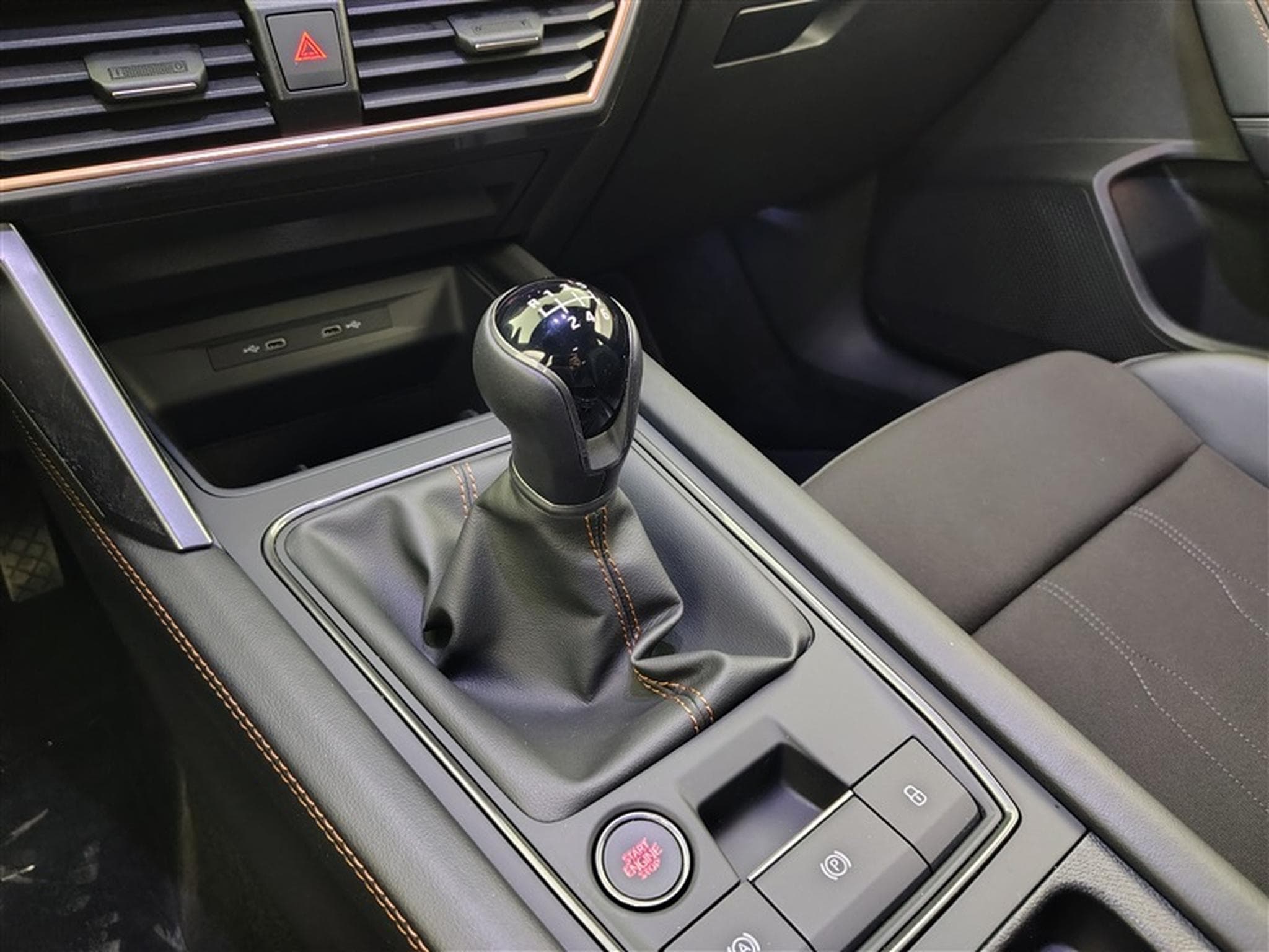 Cupra Leon 1.5 TSI 150cv S-CUIR / CARPLAY / CAMERA / ALU (2025) - Photo 12