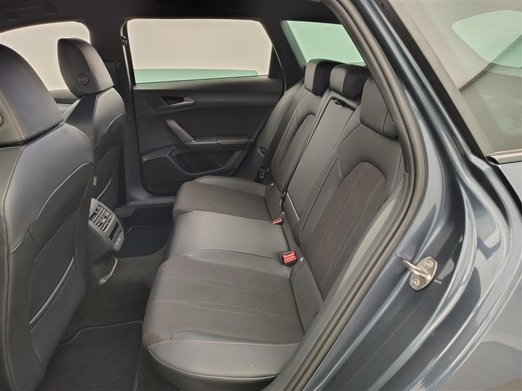 Cupra Leon 1.5 TSI 150cv S-CUIR / CARPLAY / CAMERA / ALU (2025) - Photo 13