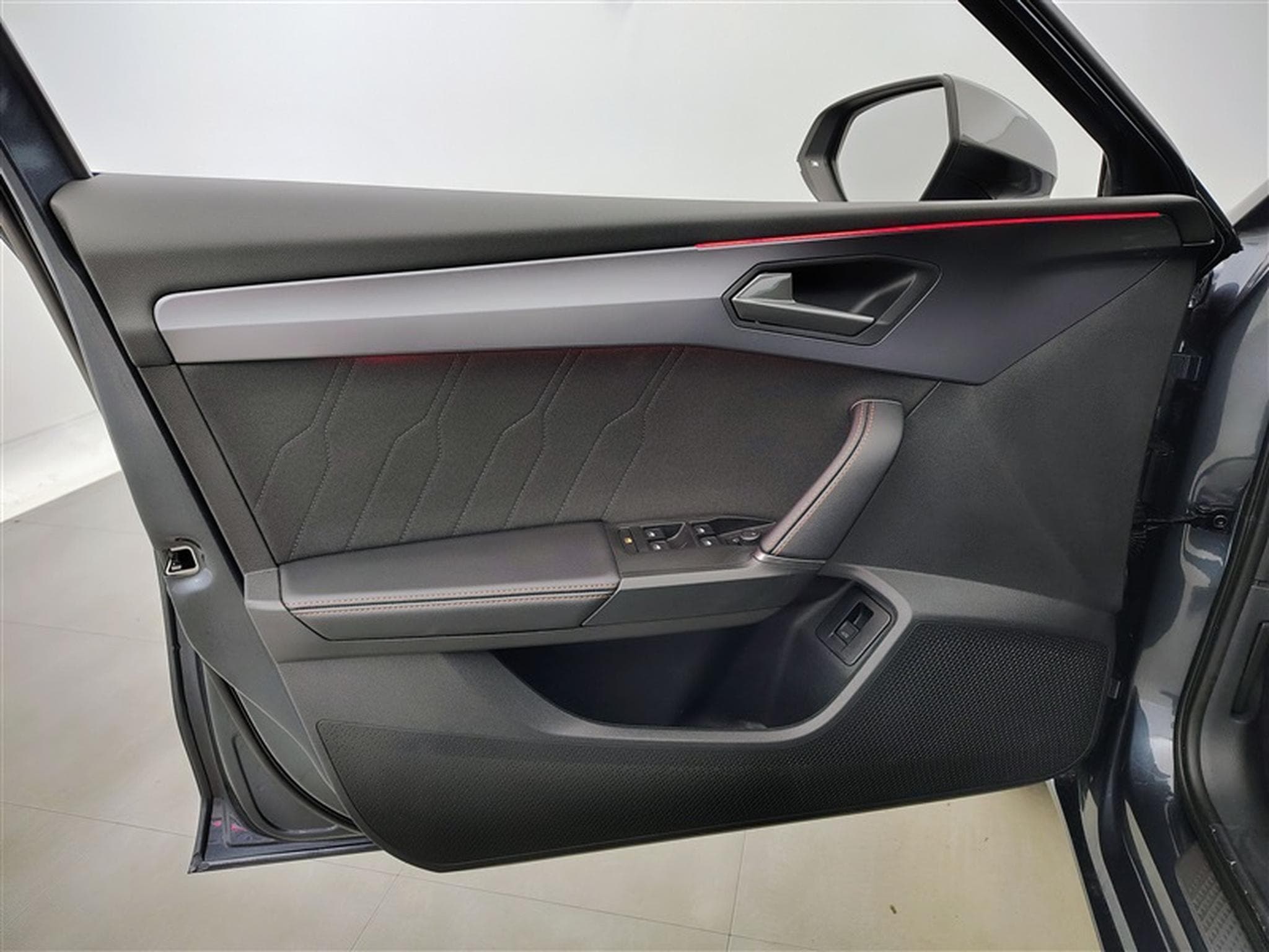 Cupra Leon 1.5 TSI 150cv S-CUIR / CARPLAY / CAMERA / ALU (2025) - Photo 17